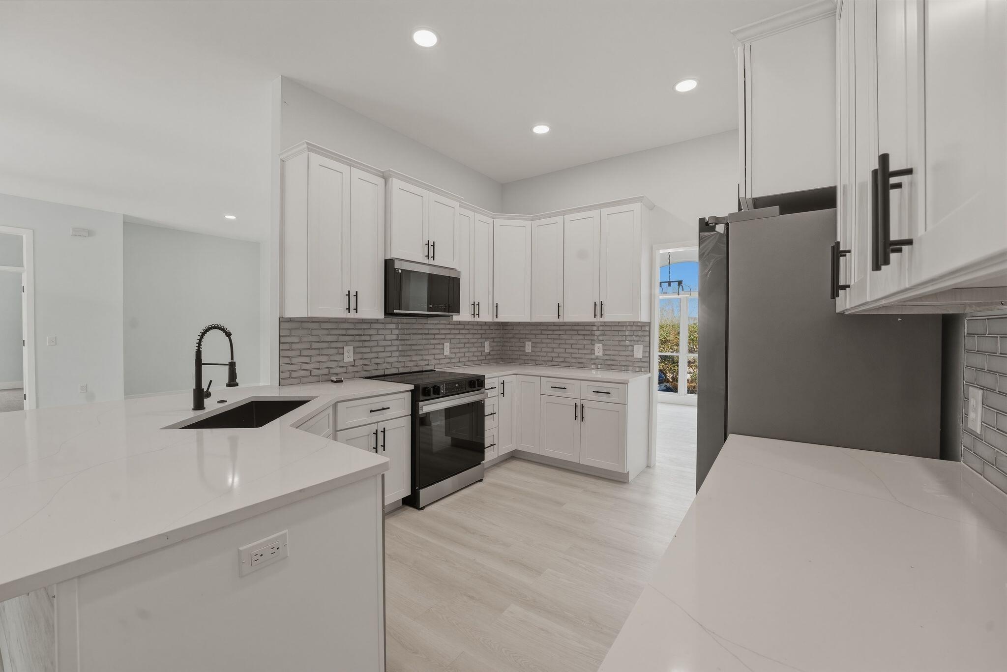 COUNTRY CLUB HARBOUR ESTATES - Residential