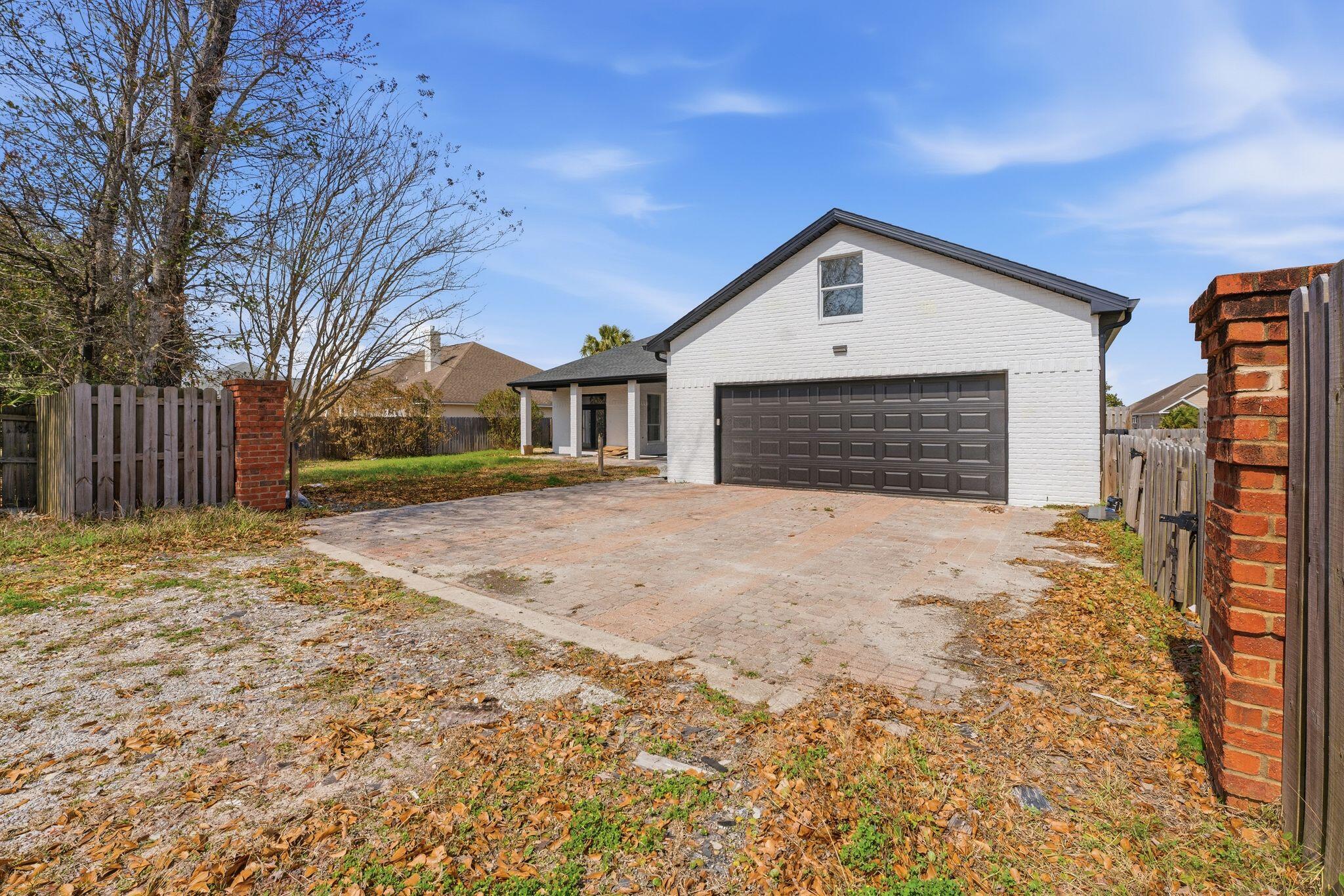 COUNTRY CLUB HARBOUR ESTATES - Residential