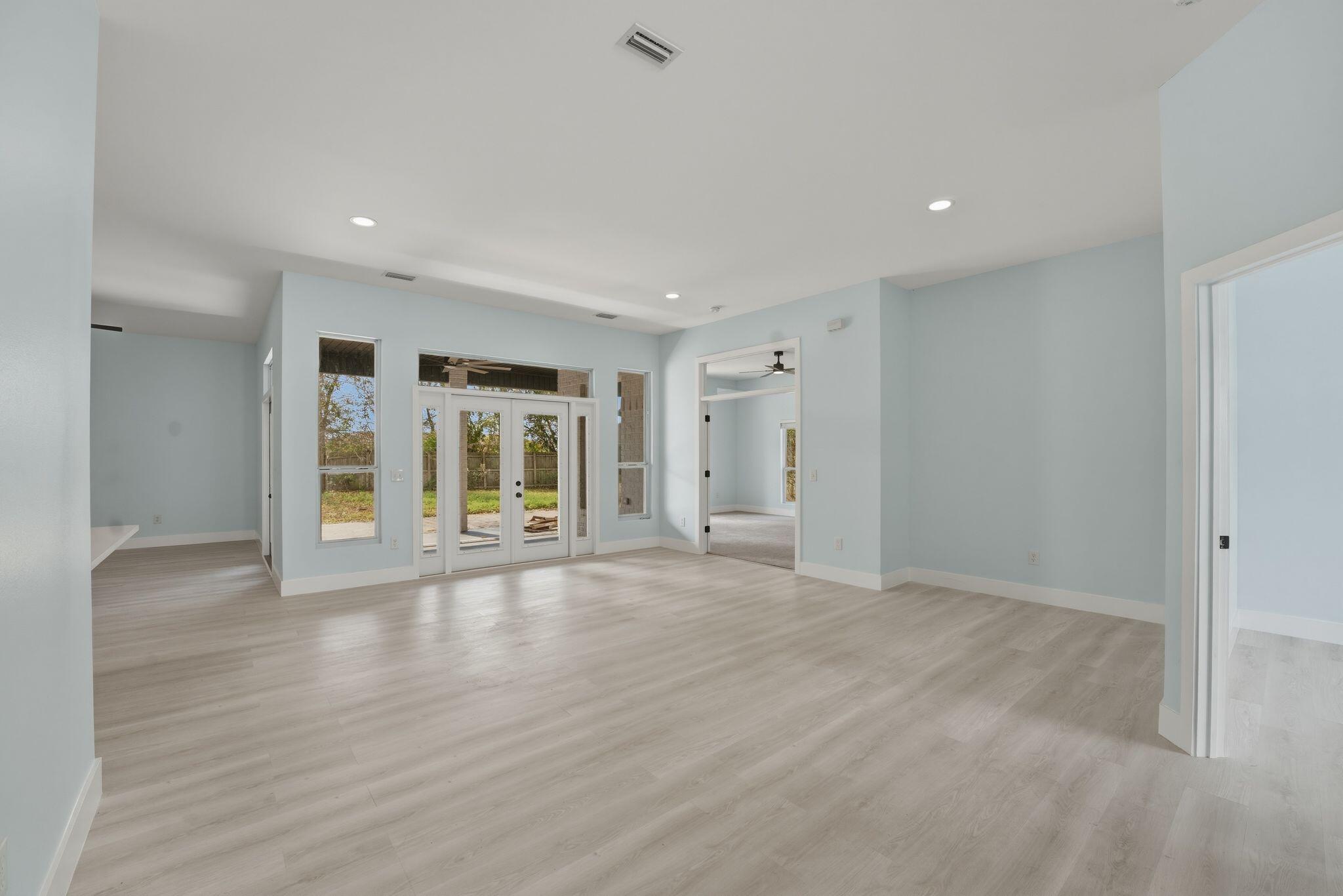 COUNTRY CLUB HARBOUR ESTATES - Residential