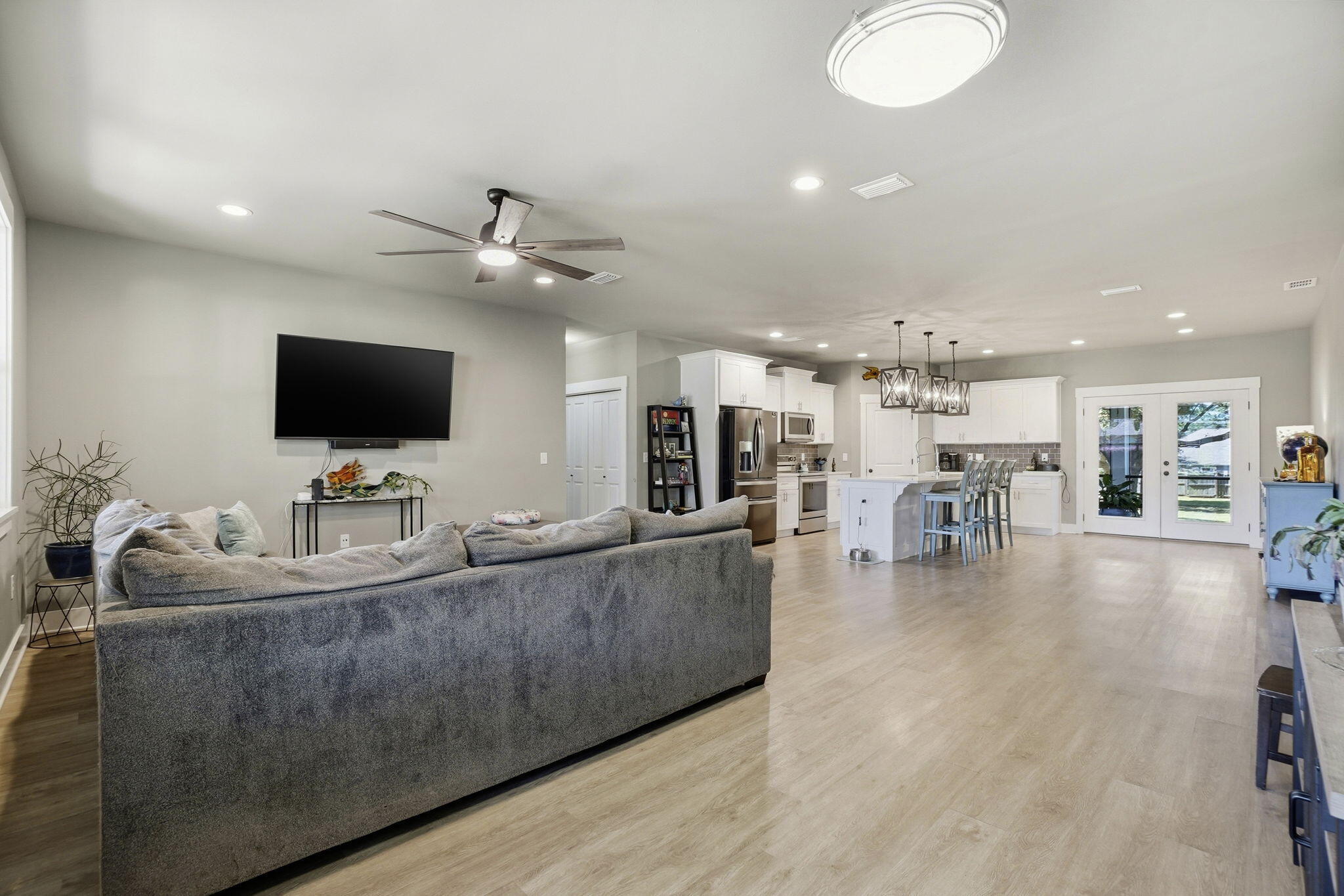 NAVARRE 2ND ADDITION - Residential