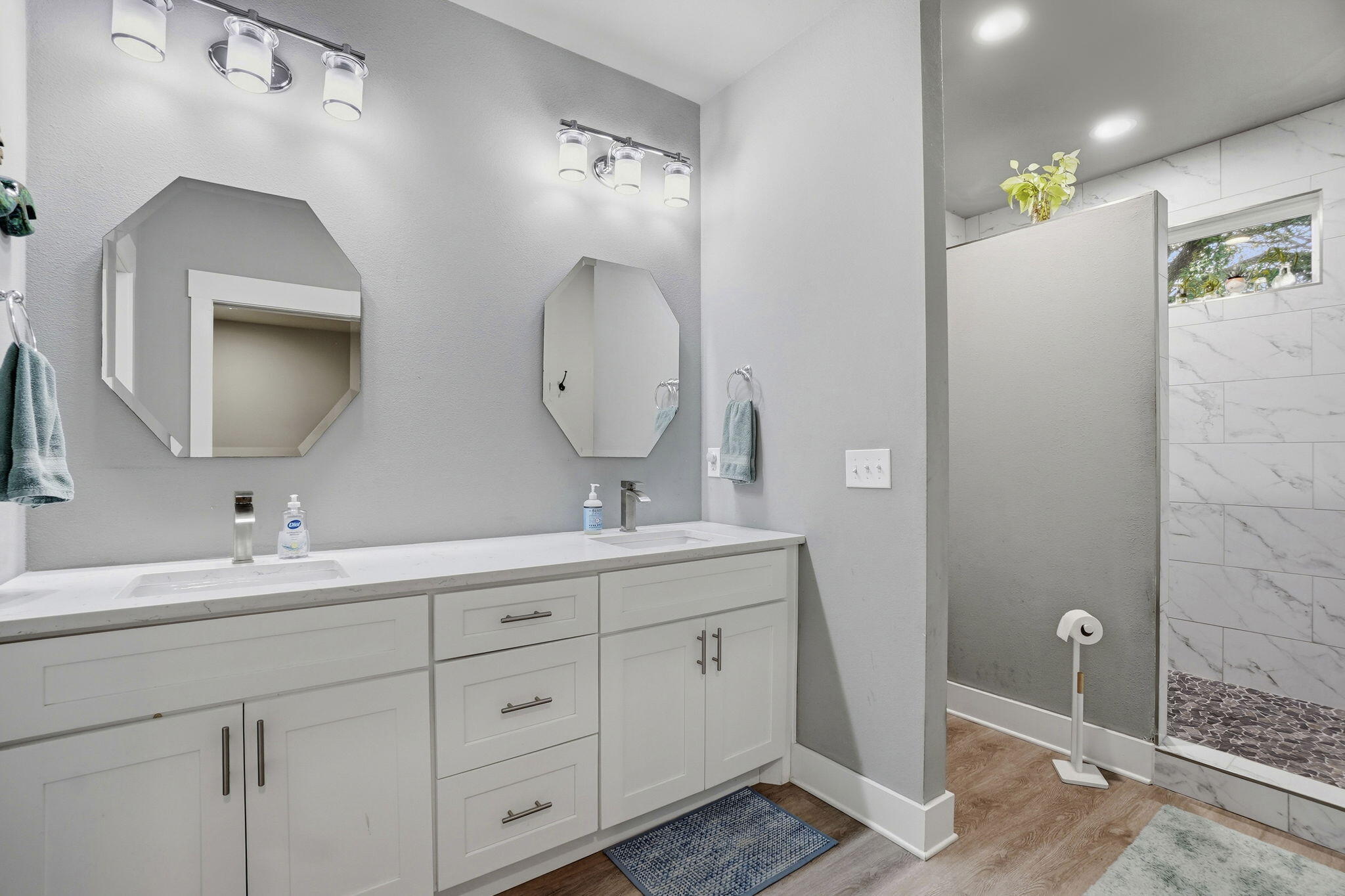 NAVARRE 2ND ADDITION - Residential