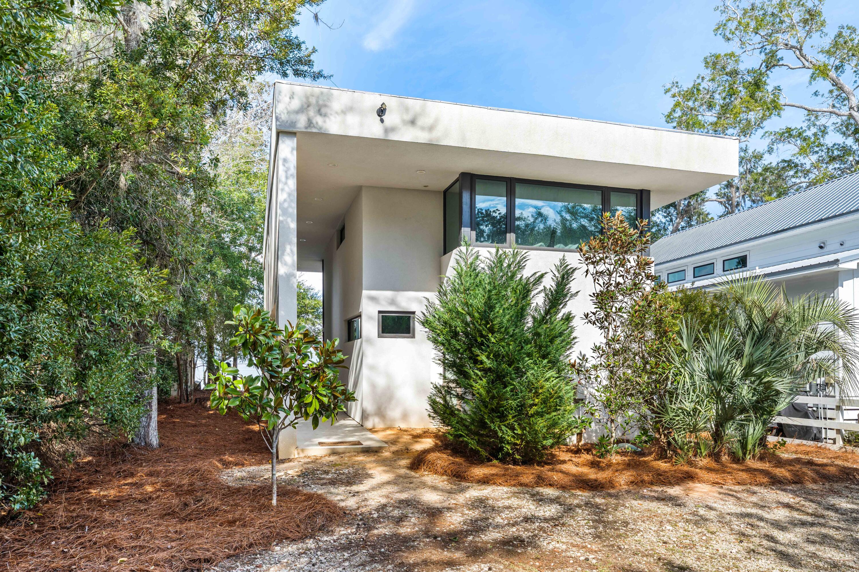 MAGNOLIA BEACH - Residential