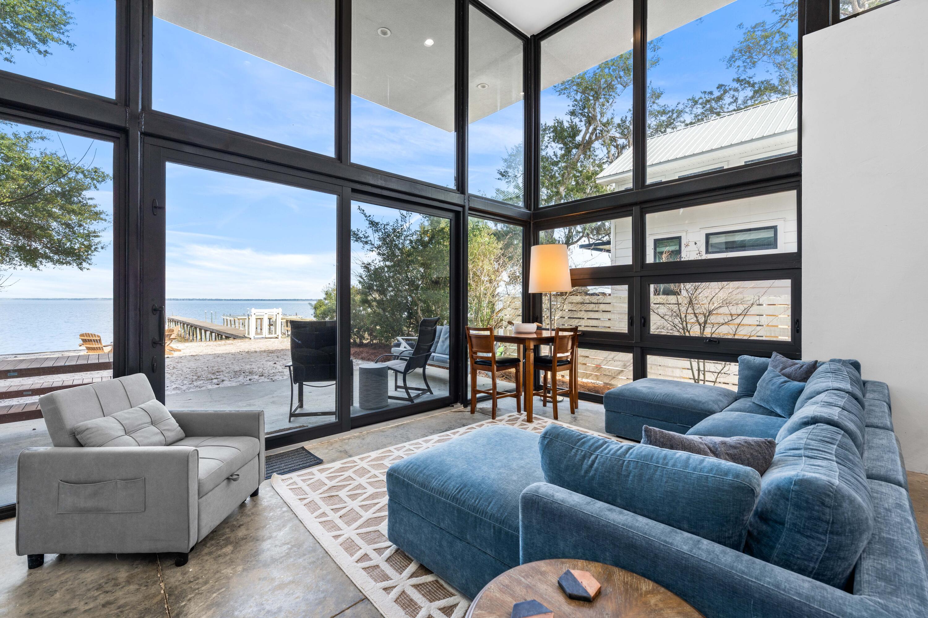 MAGNOLIA BEACH - Residential