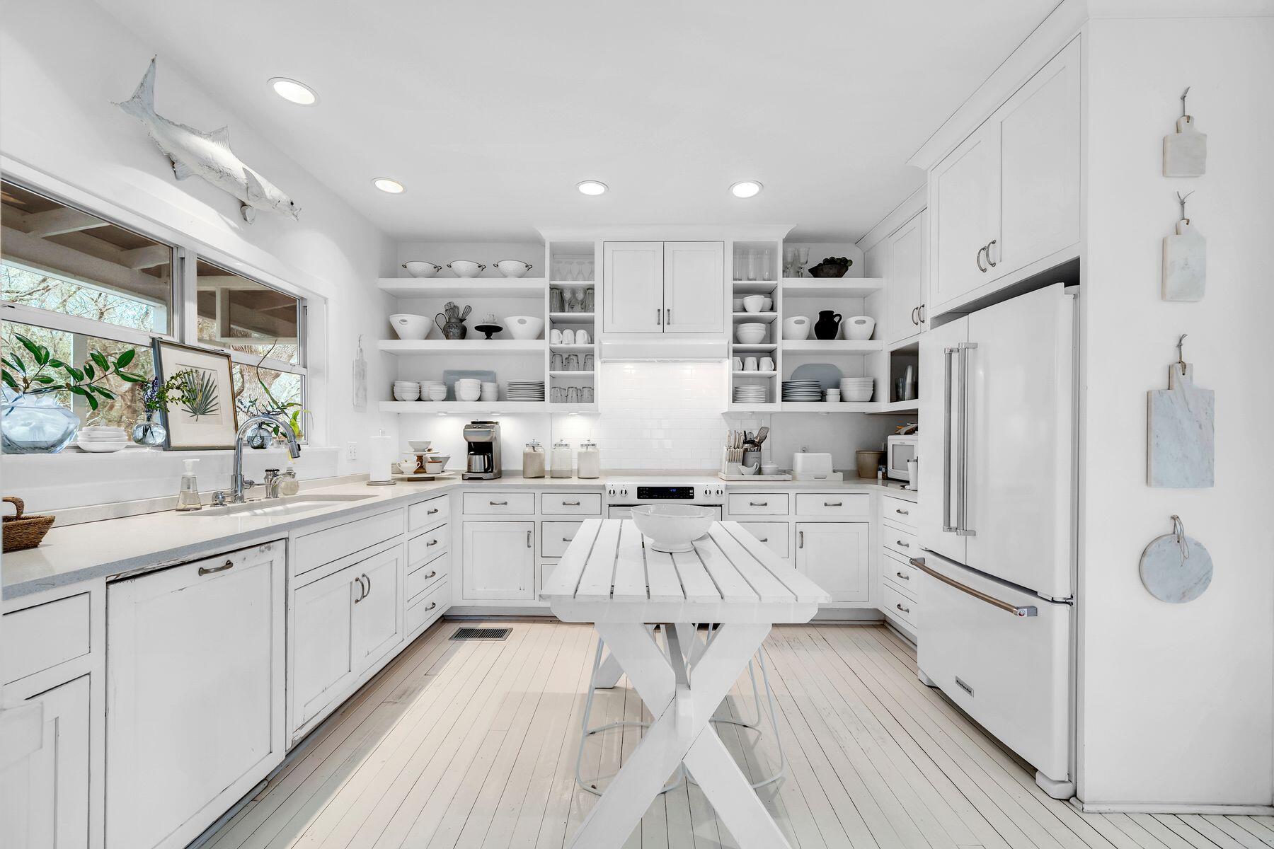 BLUE MOUNTAIN BEACH - Land