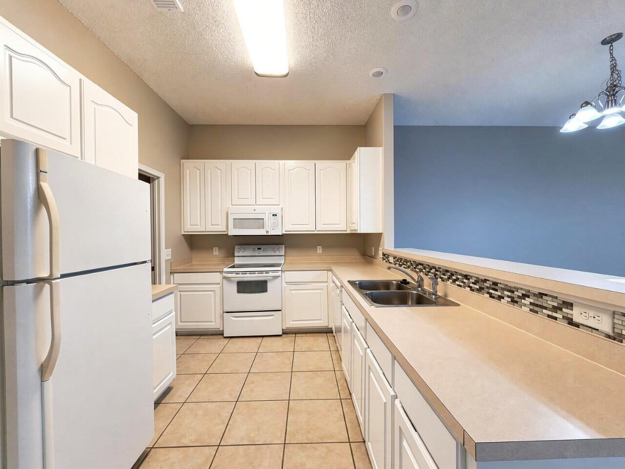 SHANYN TAYLOR OAKS - Residential Lease