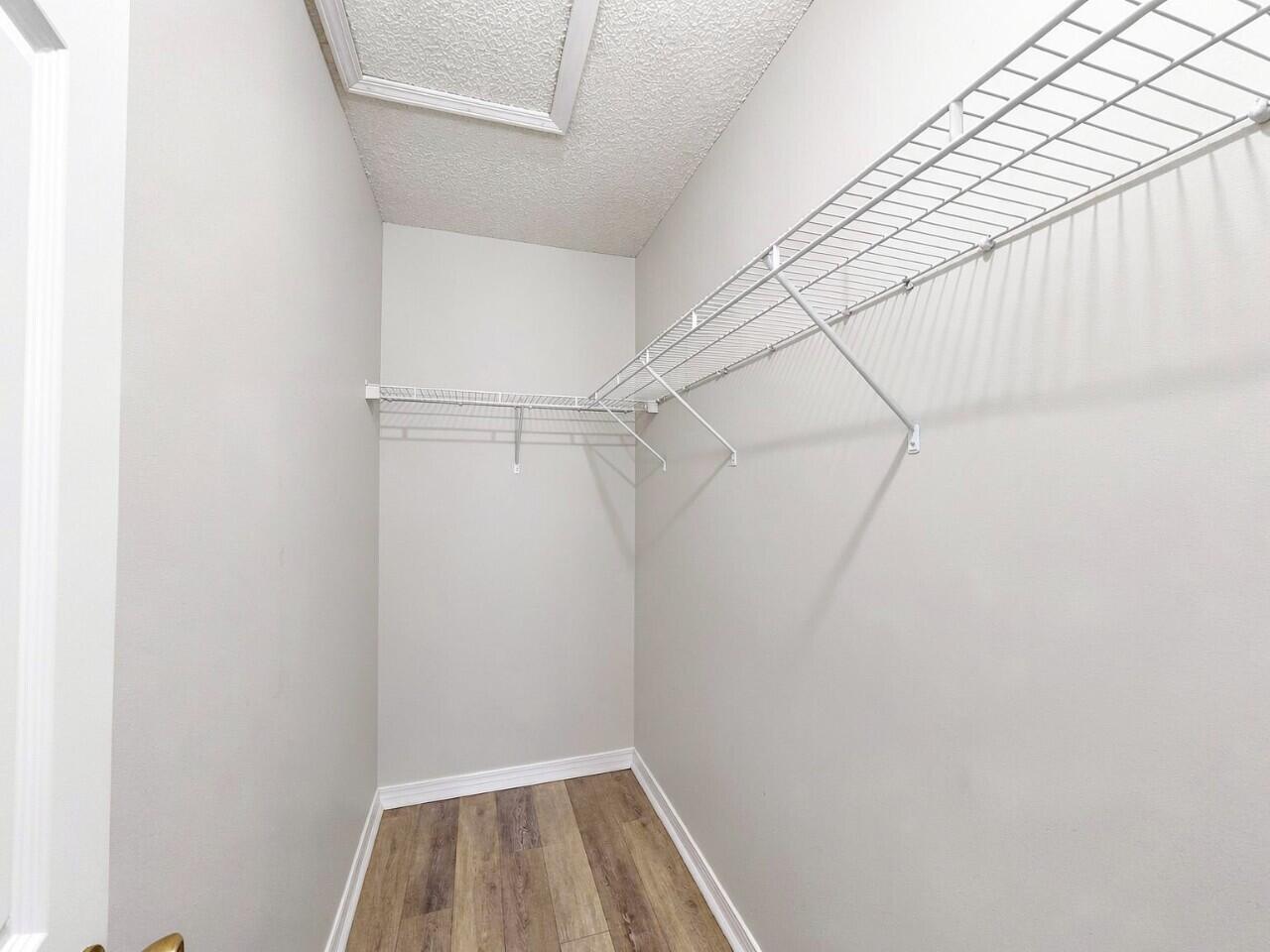 SHANYN TAYLOR OAKS - Residential Lease