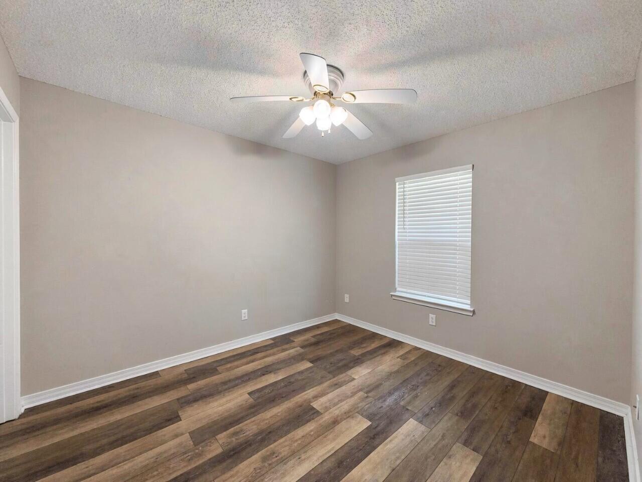 SHANYN TAYLOR OAKS - Residential Lease