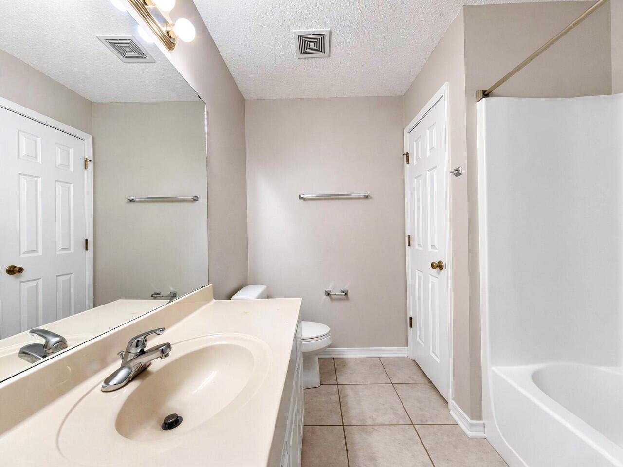 SHANYN TAYLOR OAKS - Residential Lease
