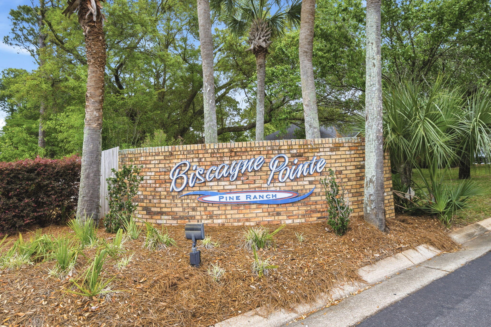 BISCAYNE POINTE - Residential