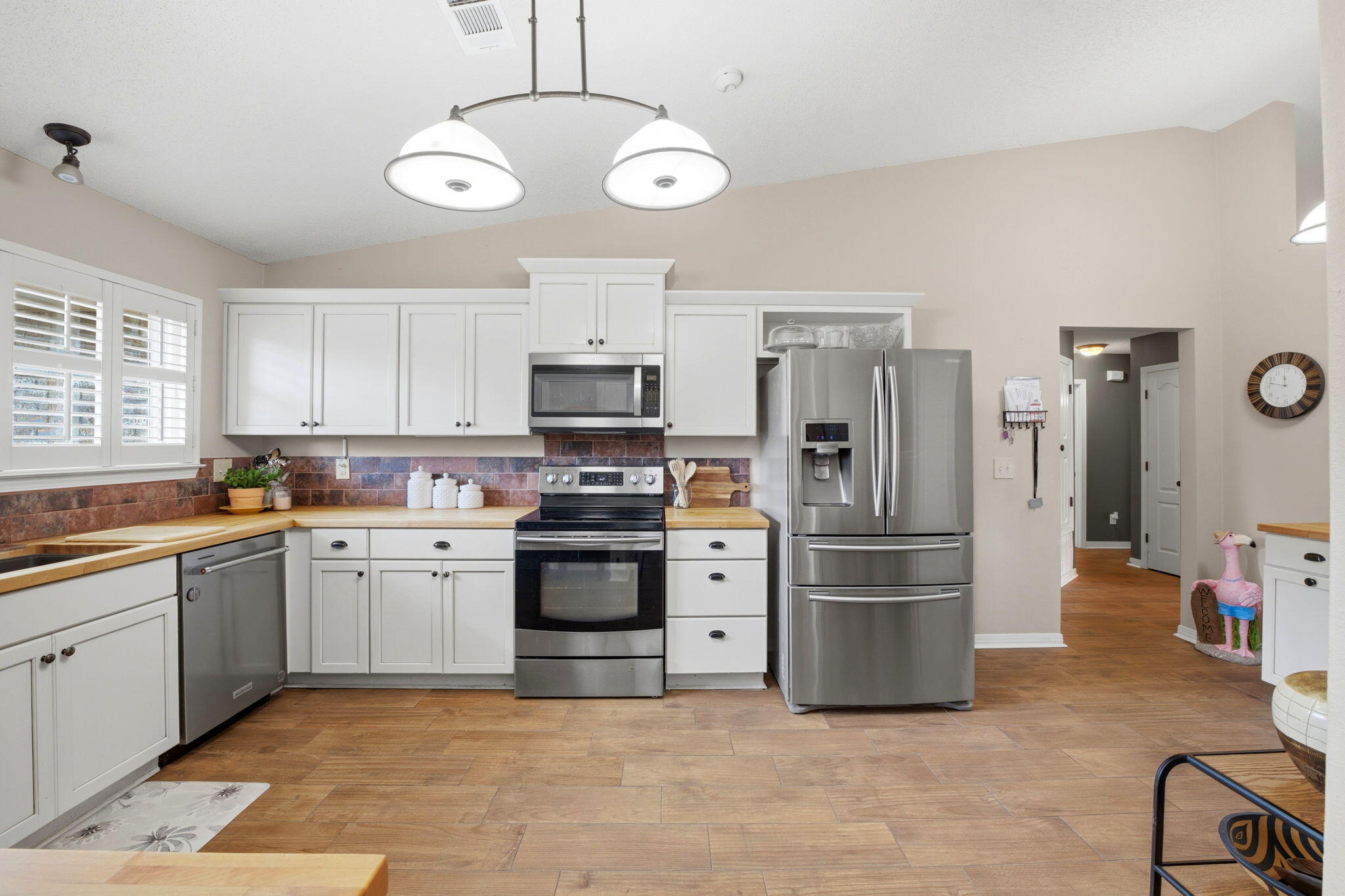 ROBLEDAL ESTATES - Residential