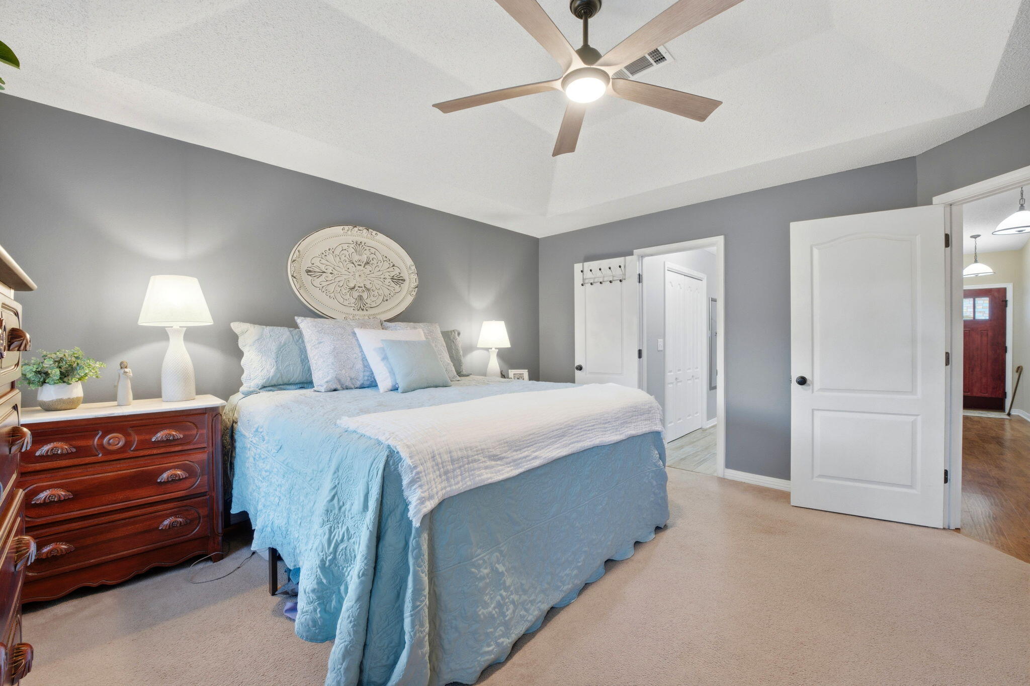 ROBLEDAL ESTATES - Residential