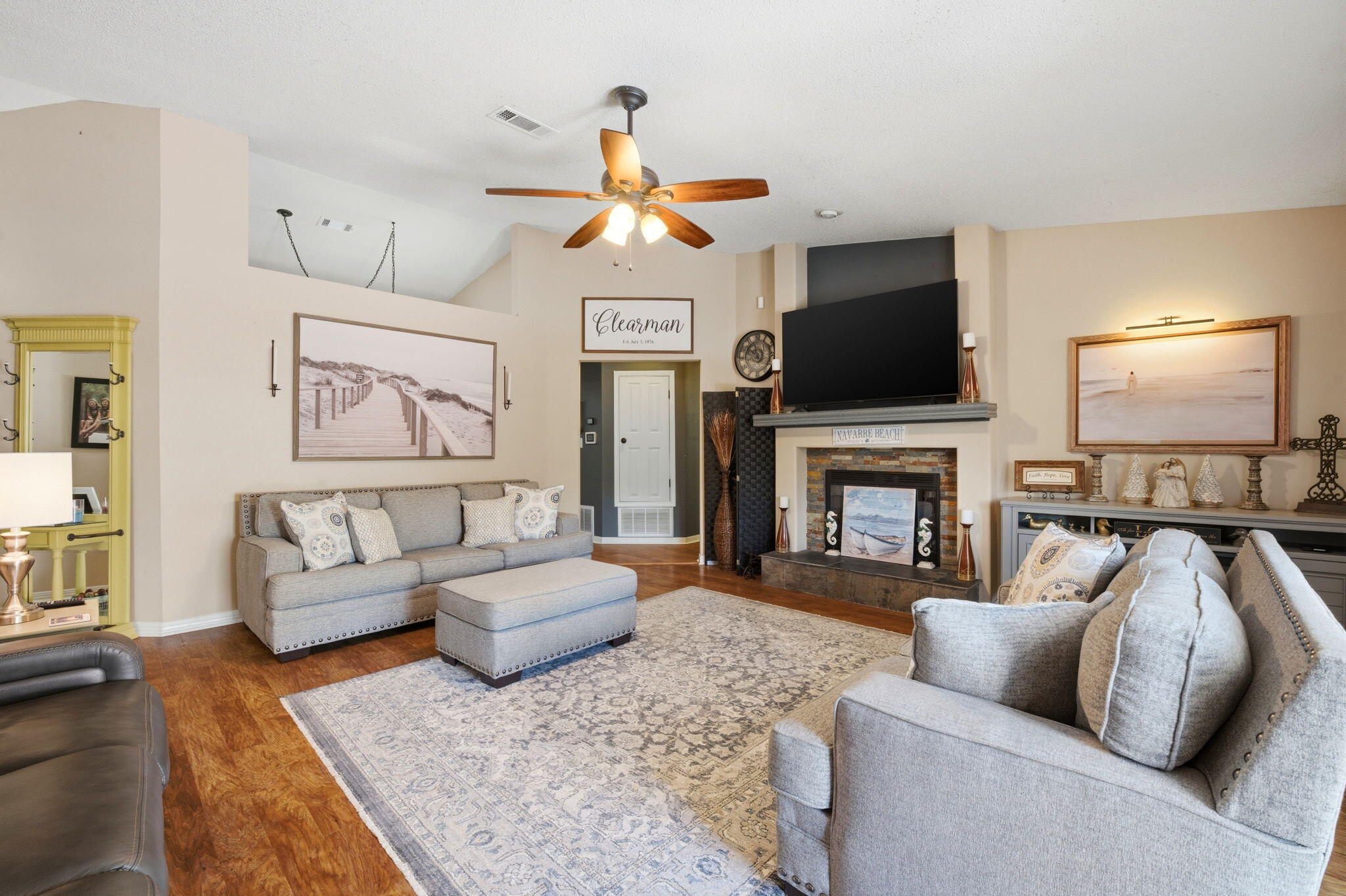 ROBLEDAL ESTATES - Residential