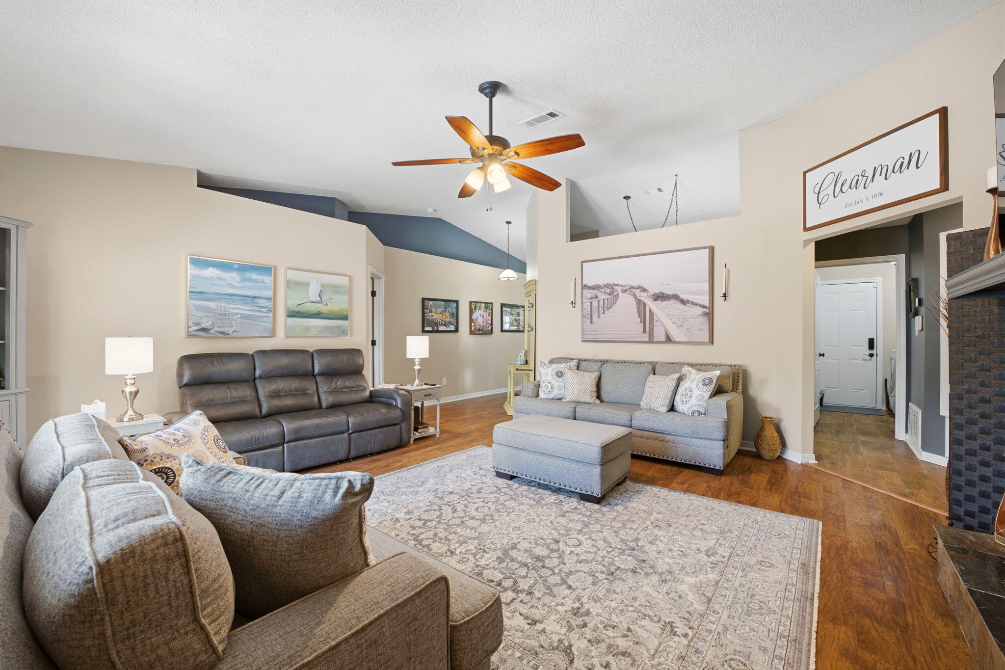 ROBLEDAL ESTATES - Residential