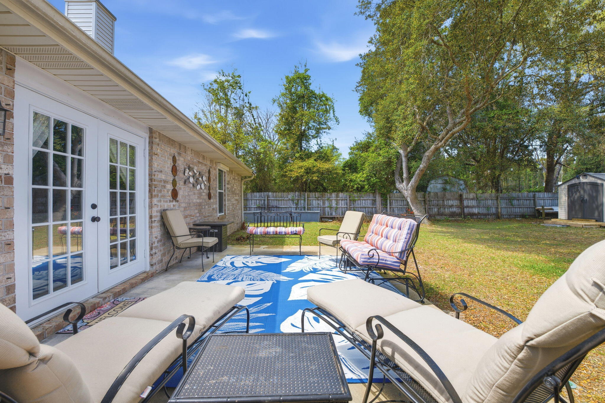 ROBLEDAL ESTATES - Residential