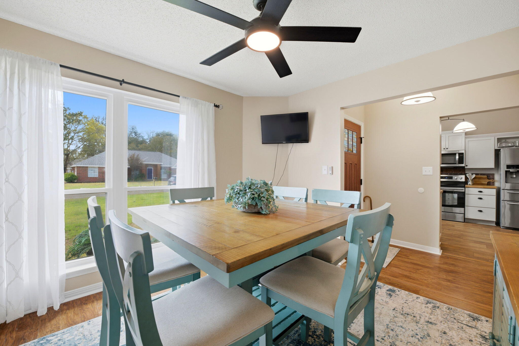 ROBLEDAL ESTATES - Residential