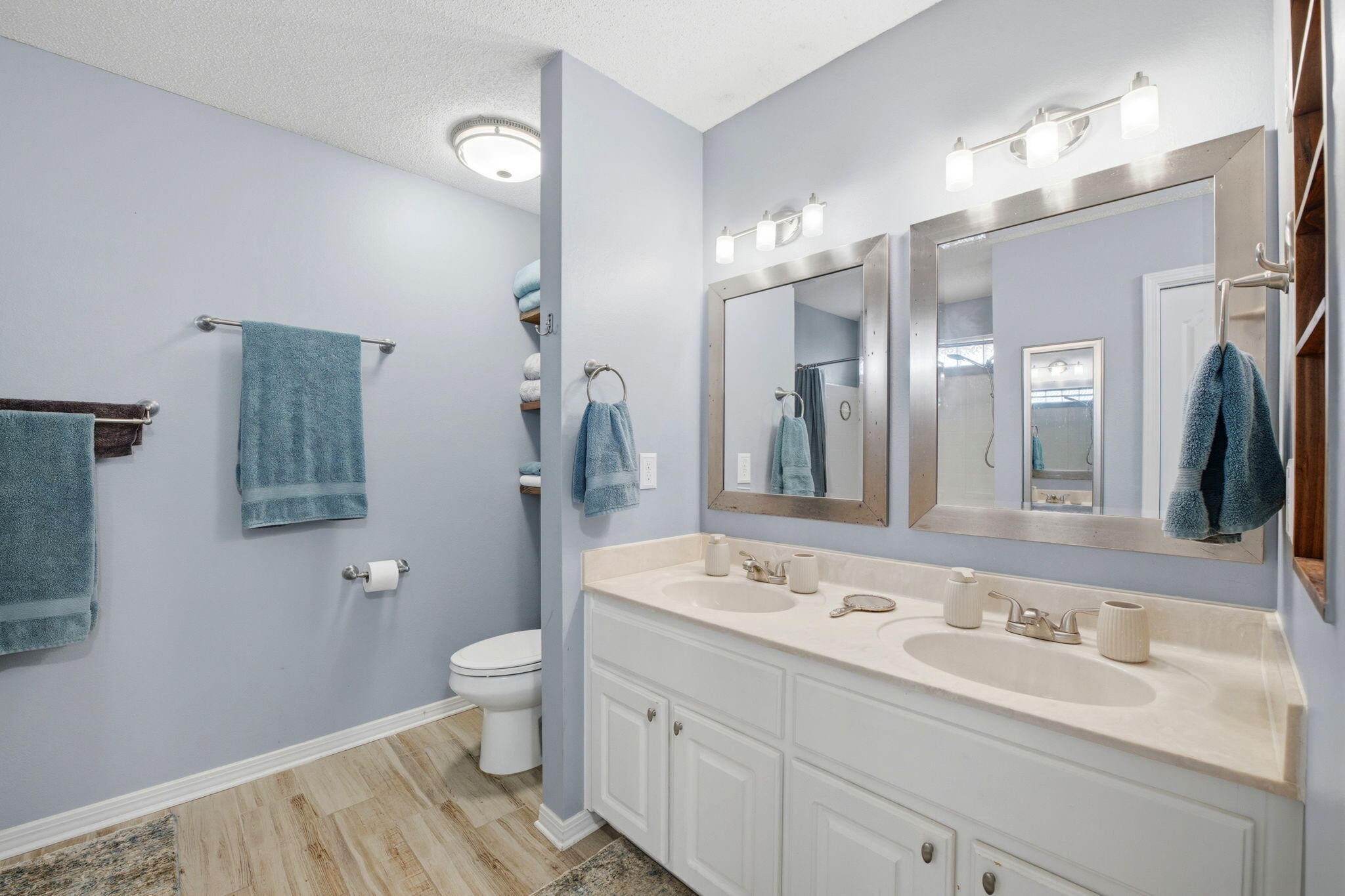 ROBLEDAL ESTATES - Residential