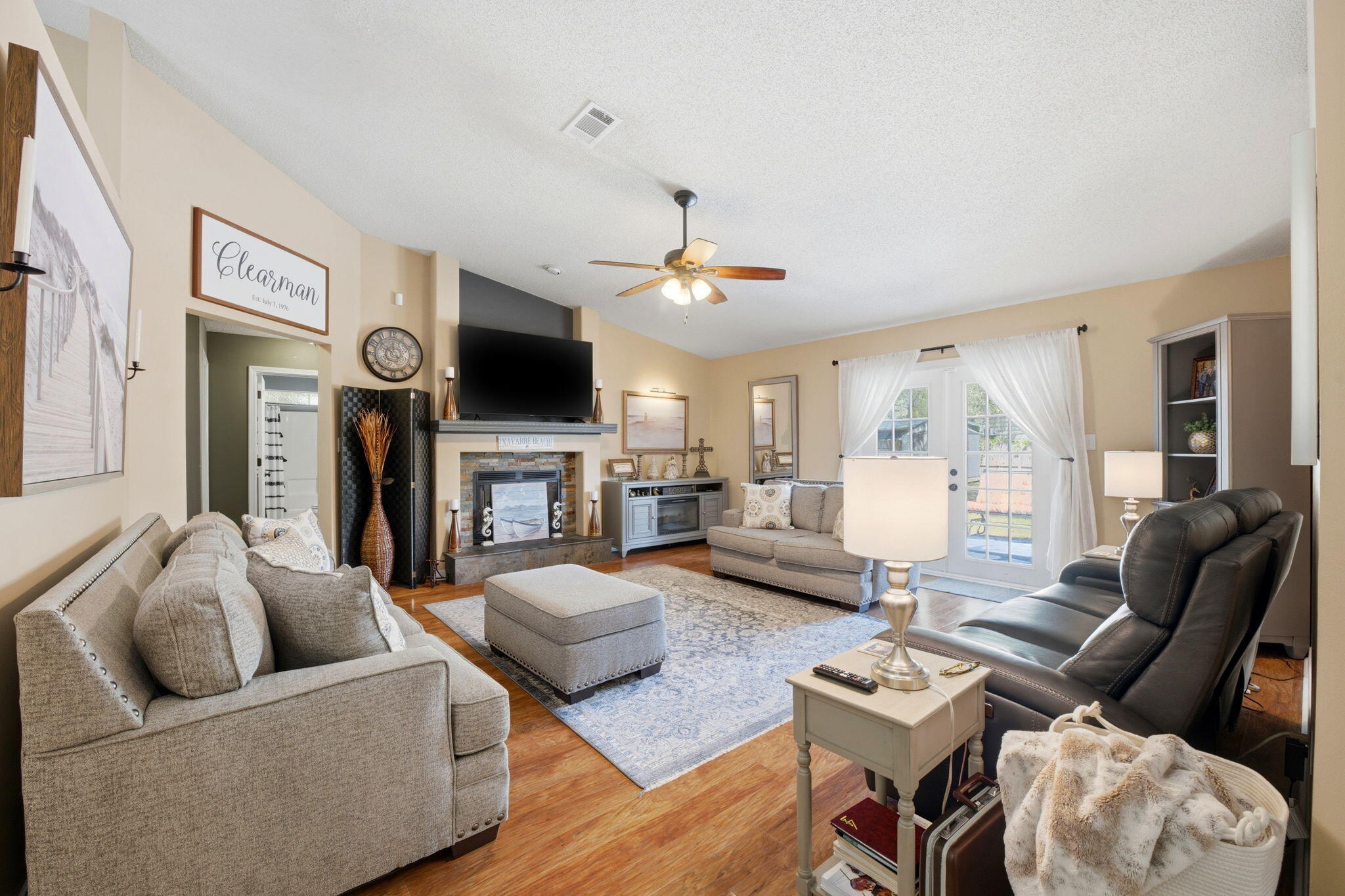 ROBLEDAL ESTATES - Residential