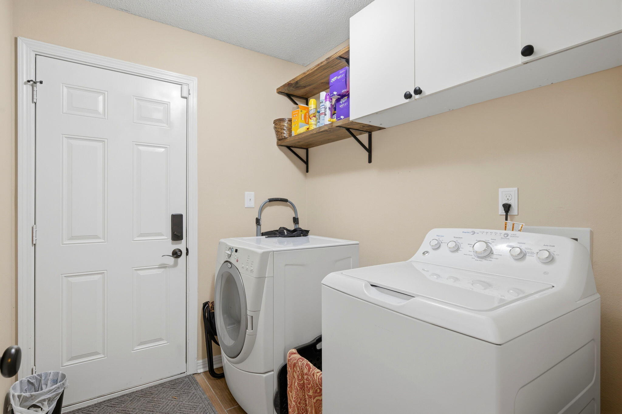 ROBLEDAL ESTATES - Residential