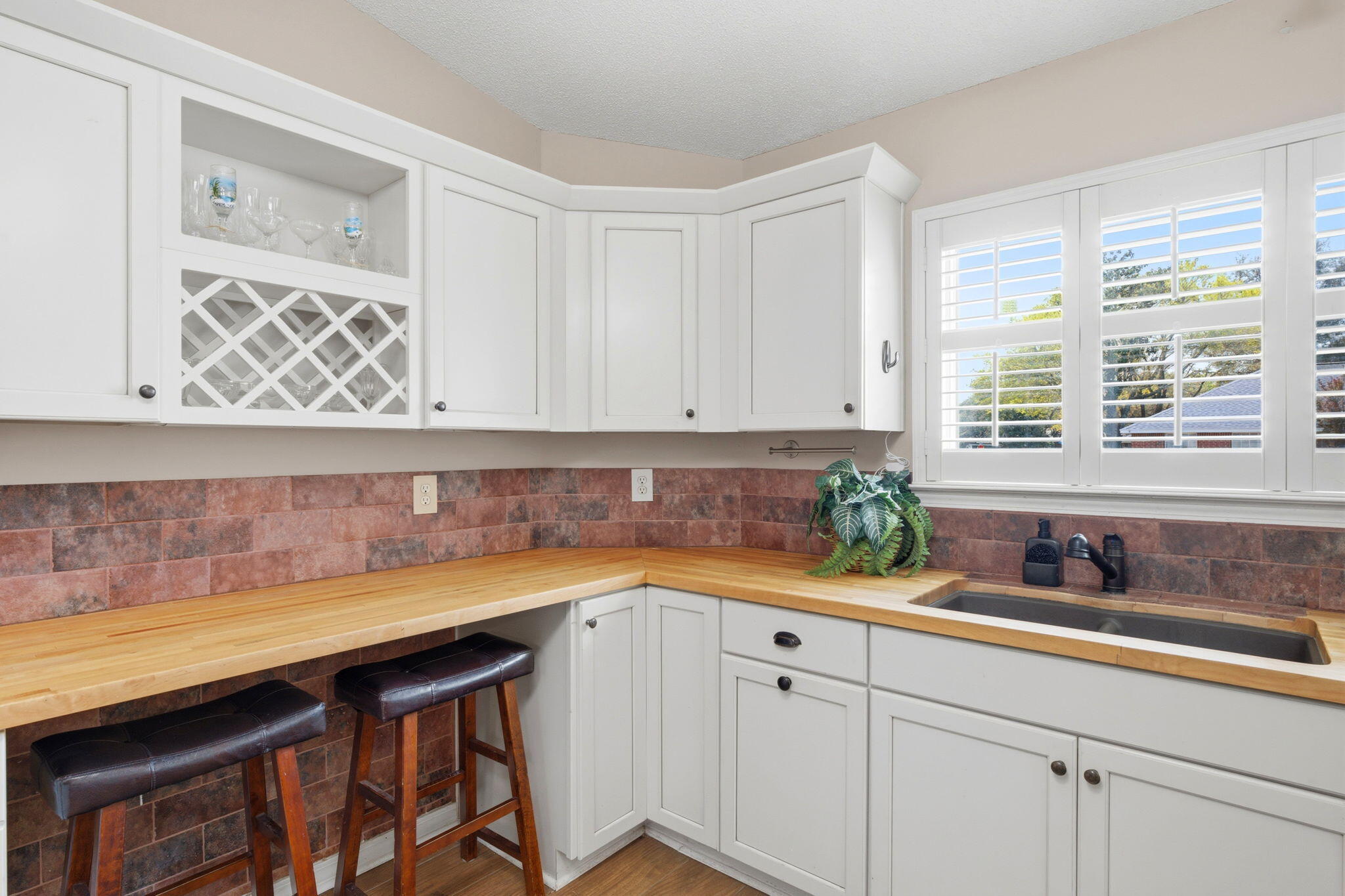 ROBLEDAL ESTATES - Residential