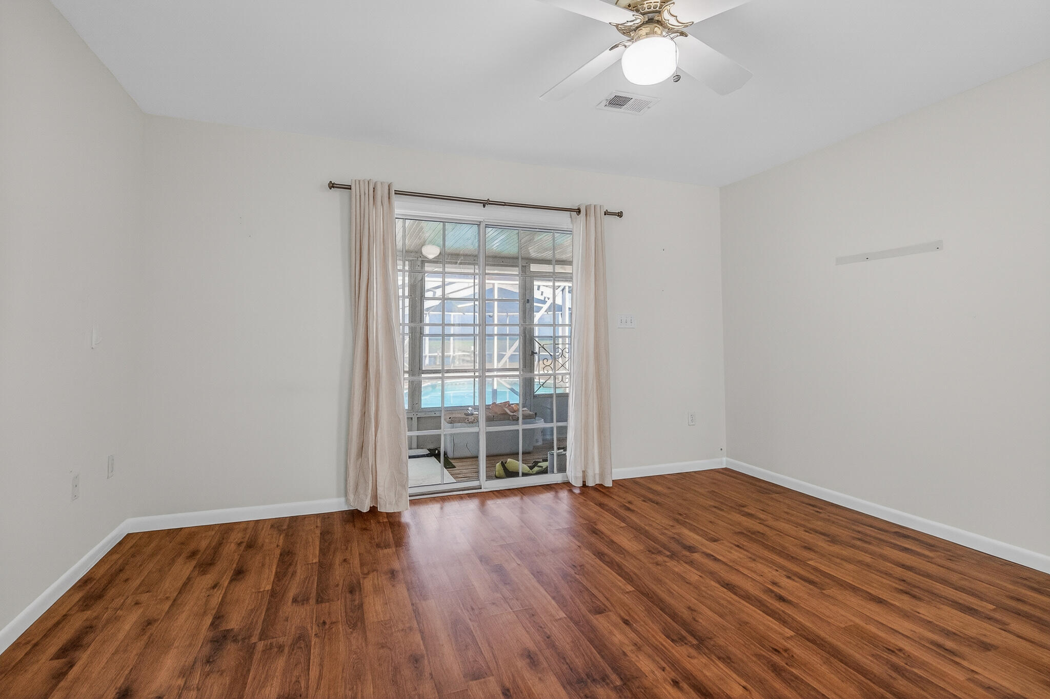 FLAMINGO BEACH - Residential