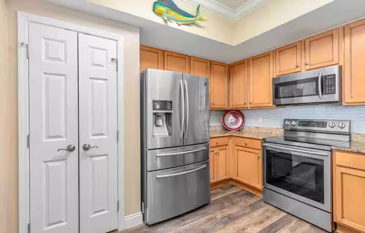 THE PALMS OF DESTIN - Residential