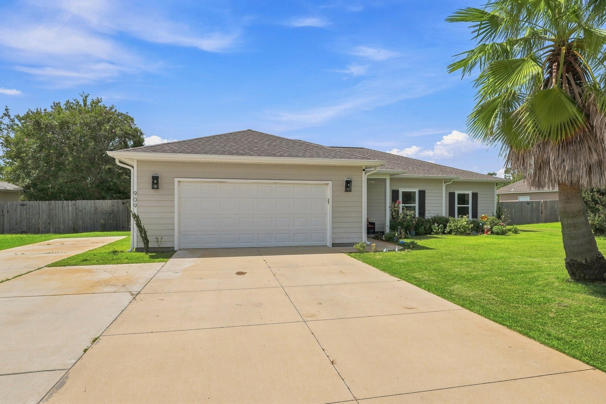 909 Mallory Drive