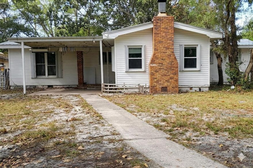 This is a four bed two and half bath house on a LARGE Lot! Centrally located in Fort Walton Beach with Walmart, Winn Dixie, Chick-fil-a, Starbucks, and Sams within 1/2 mile. There is potential for multifamily to be built on lot. THERES TWO ADDITIONAL BUILDINGS THAT CAN BE REBUILT, repair and replace.