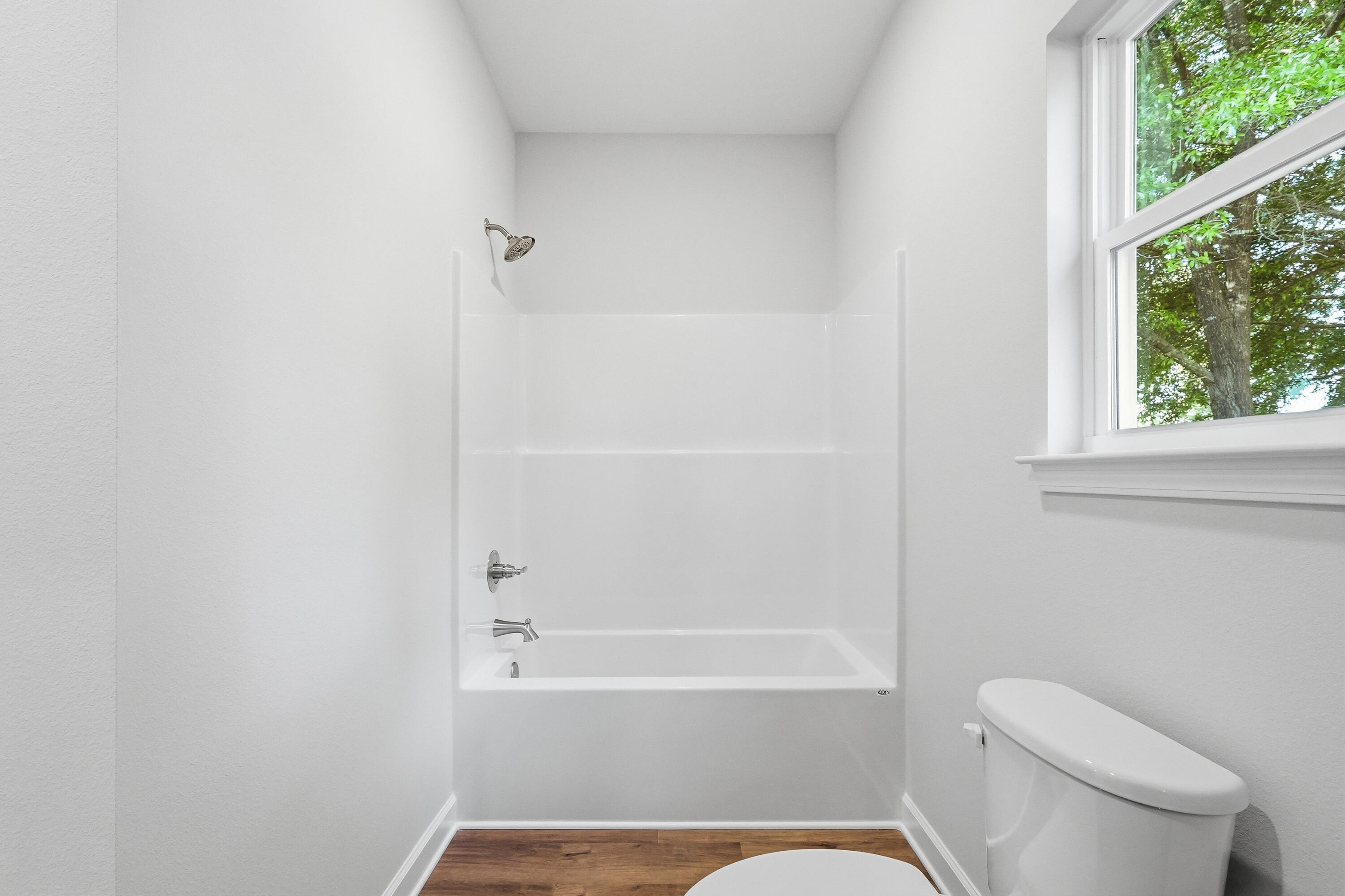 WHISPERING LAKE - Residential