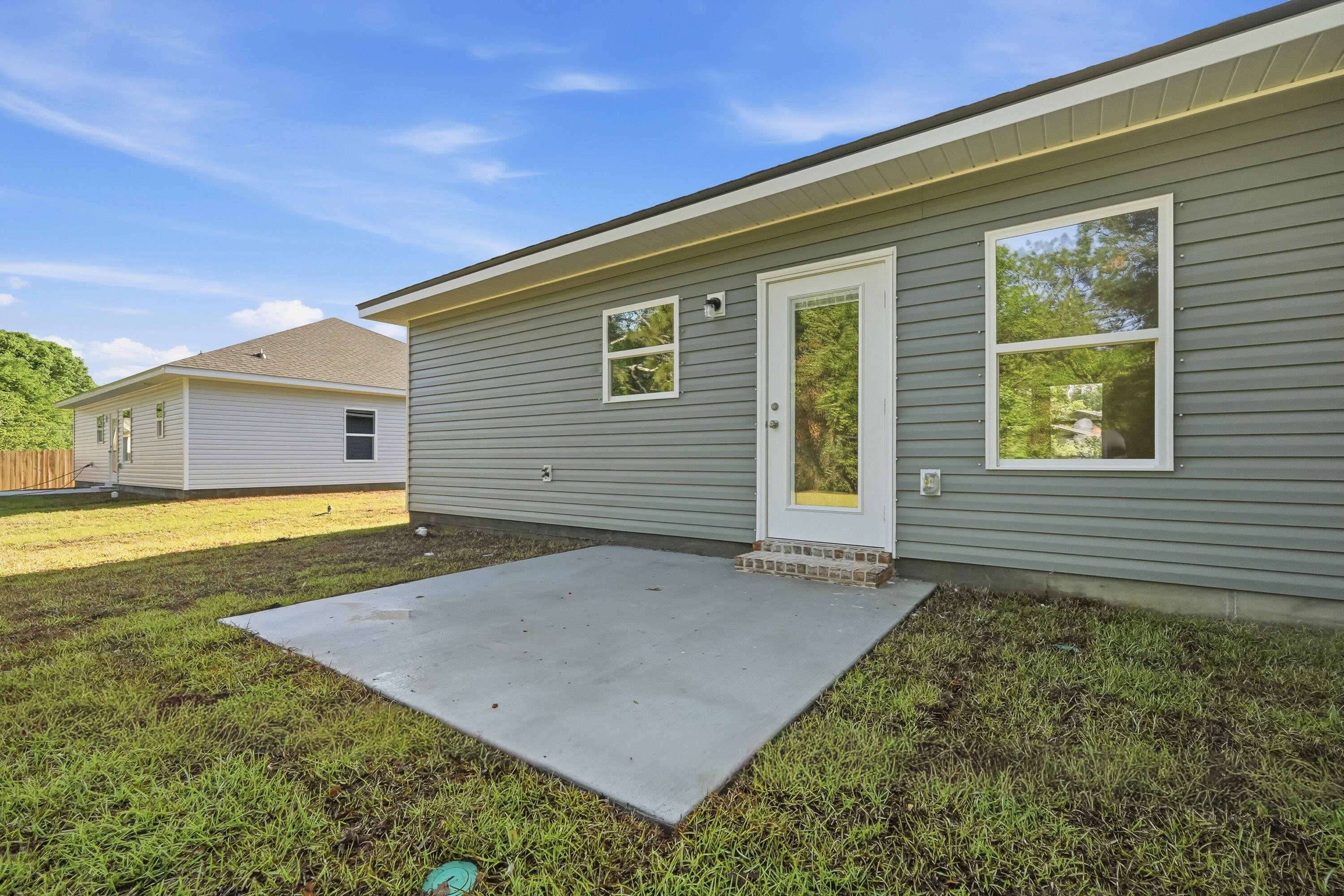 WHISPERING LAKE - Residential