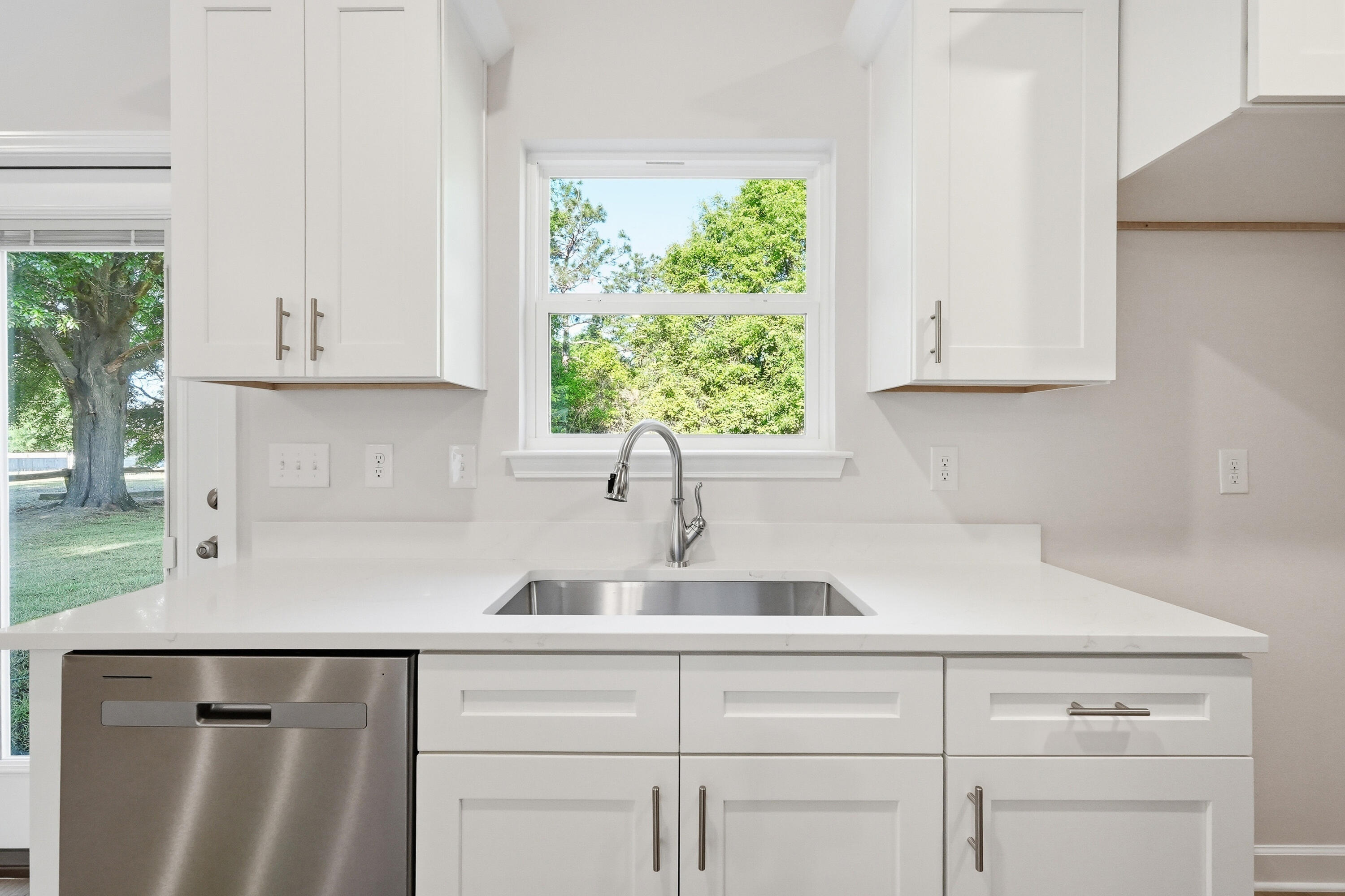 WHISPERING LAKE - Residential