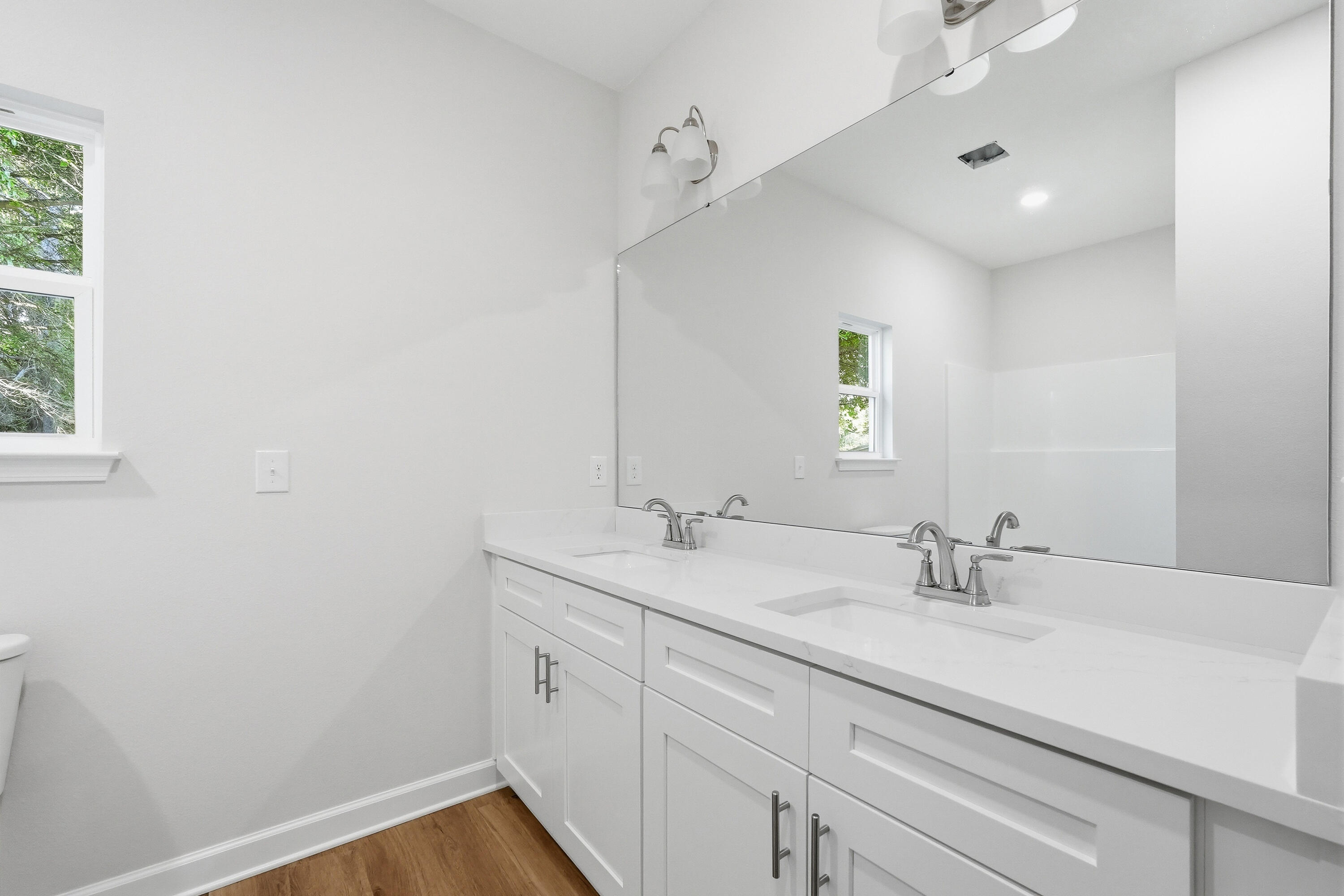 WHISPERING LAKE - Residential