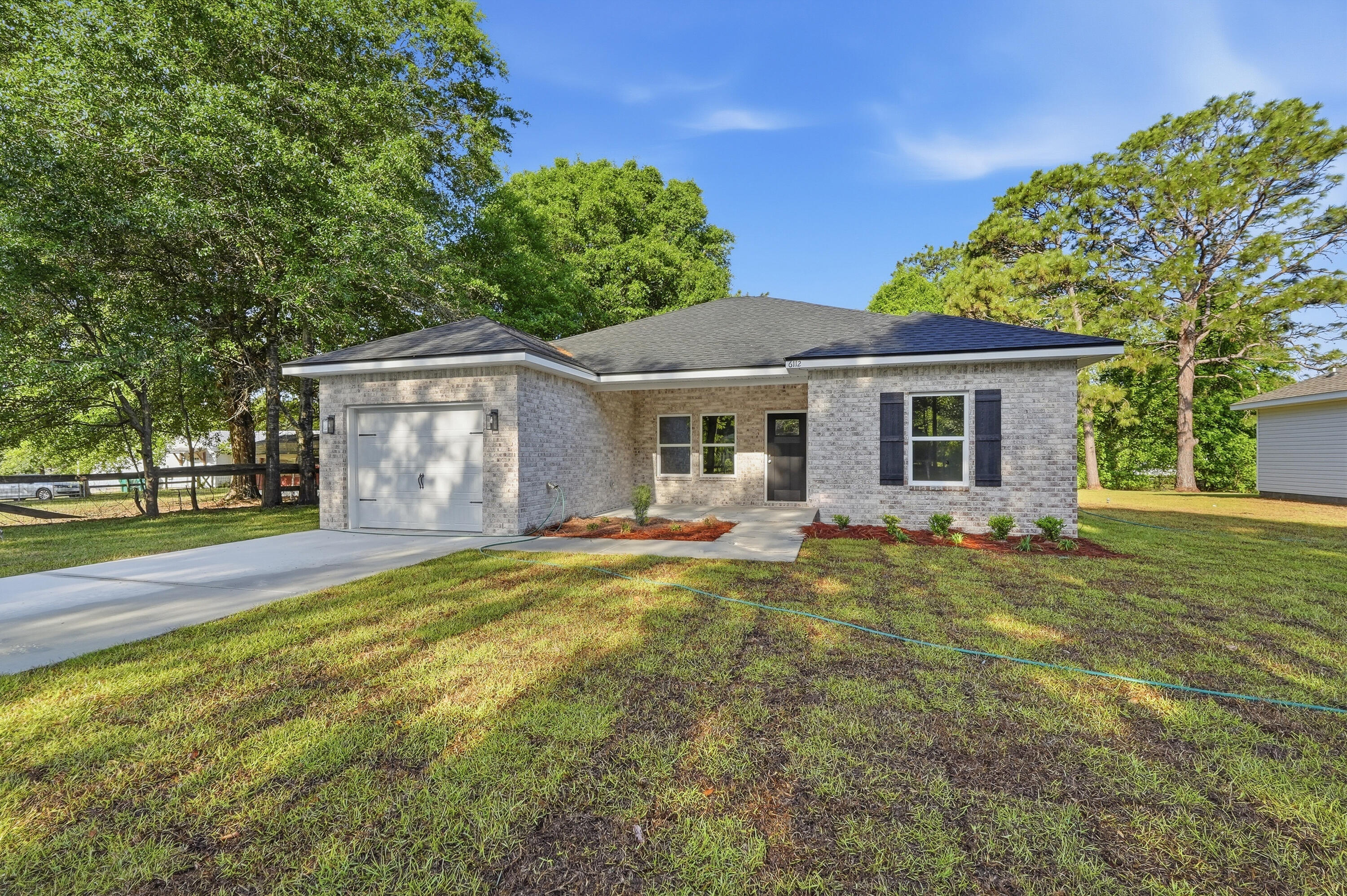 WHISPERING LAKE - Residential