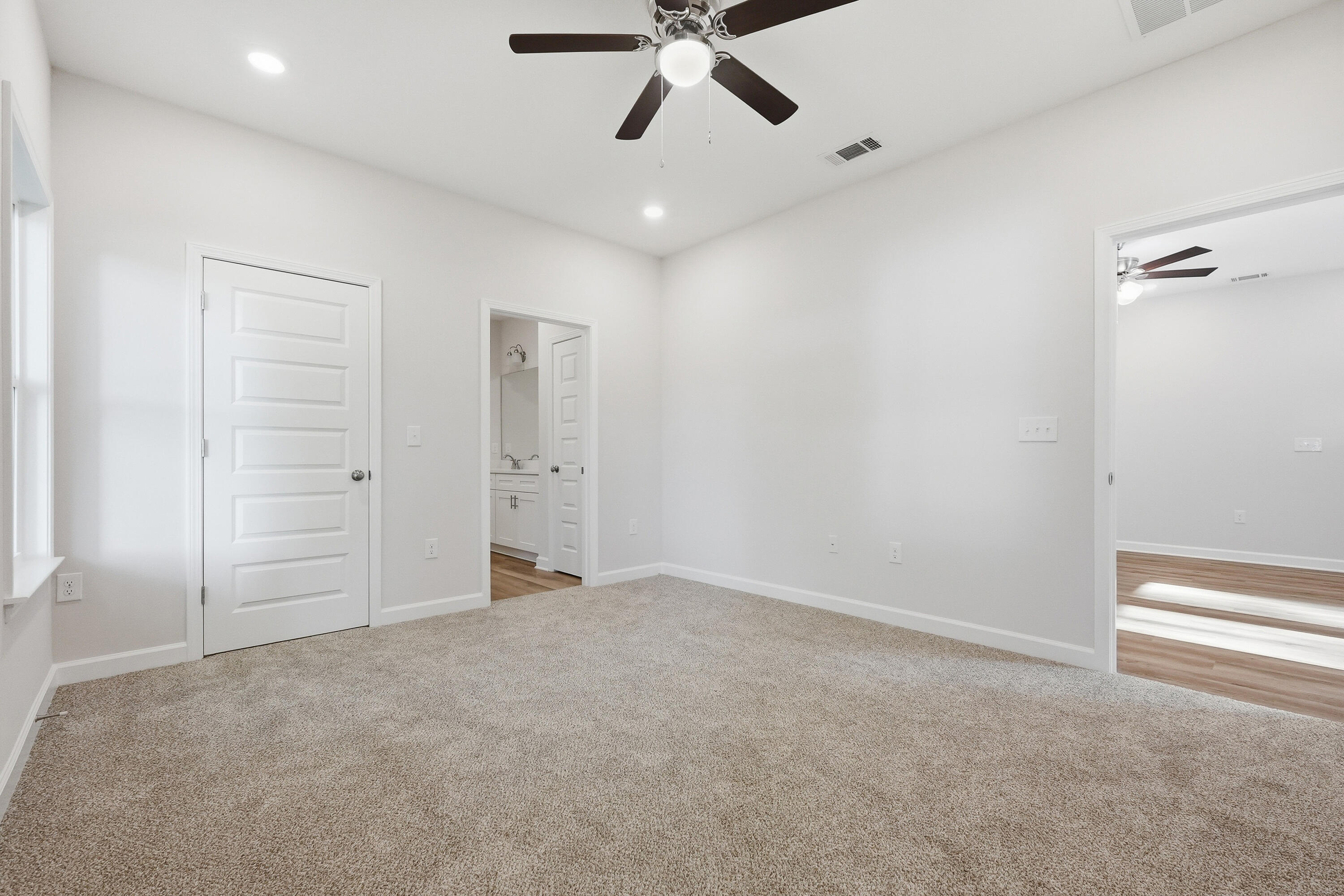 WHISPERING LAKE - Residential