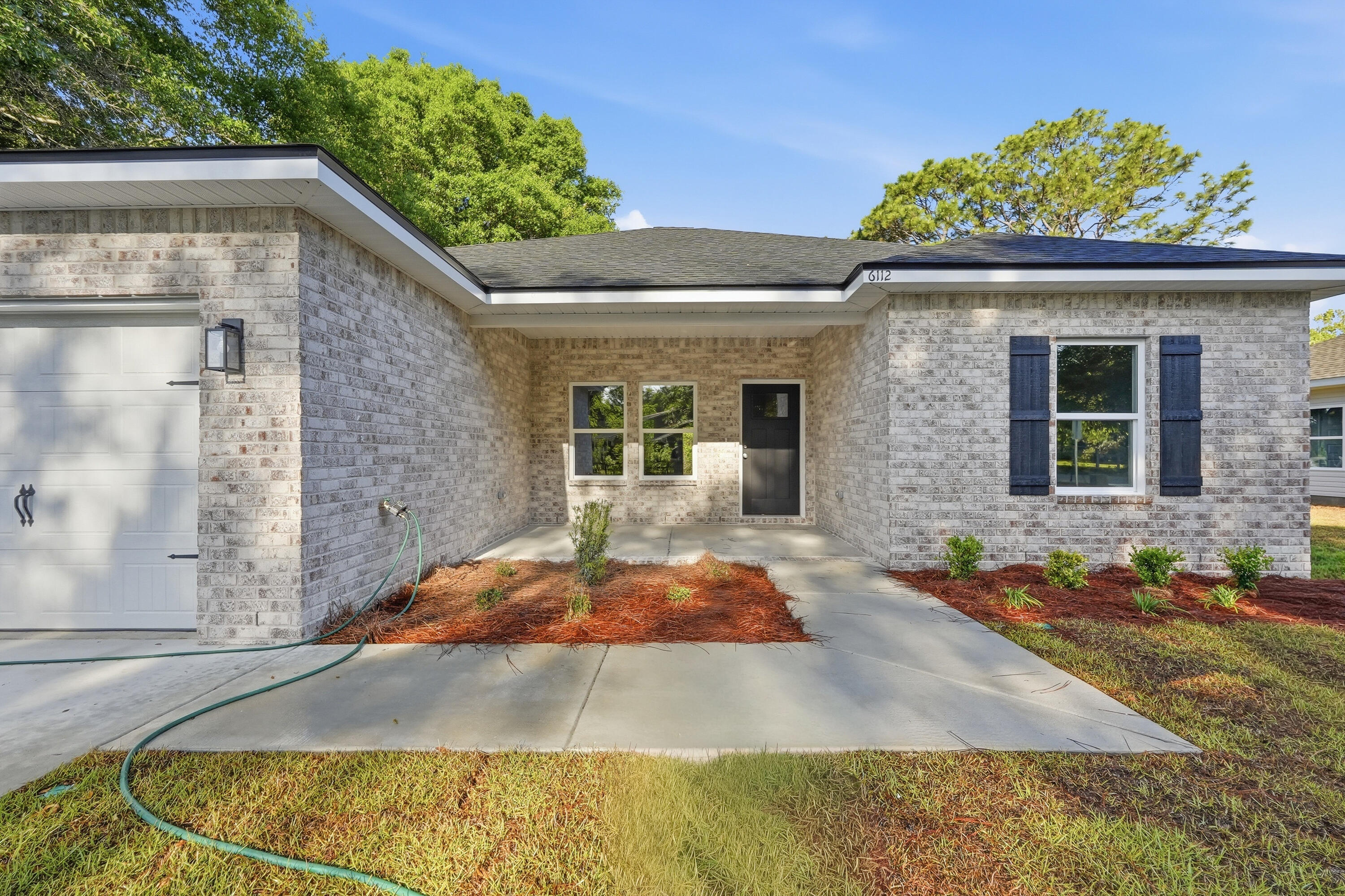 WHISPERING LAKE - Residential