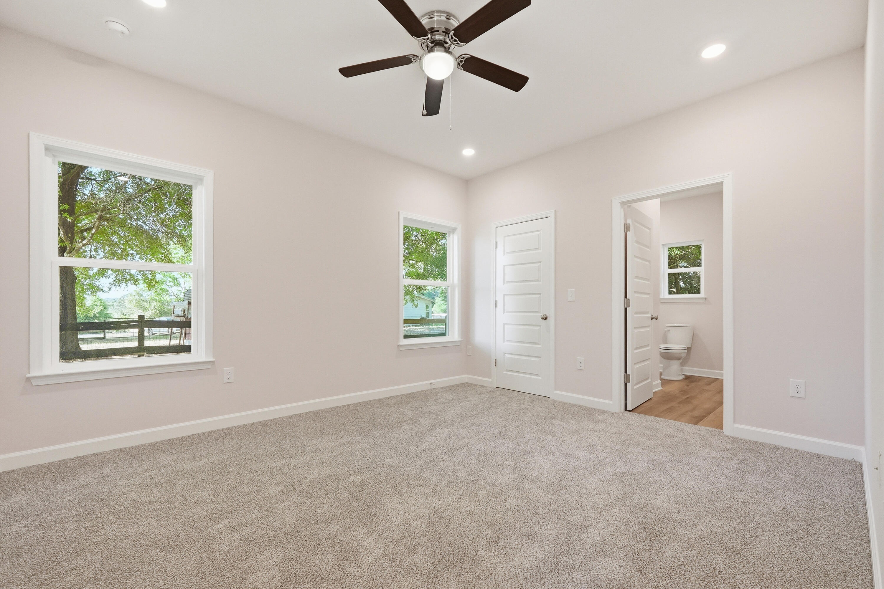 WHISPERING LAKE - Residential