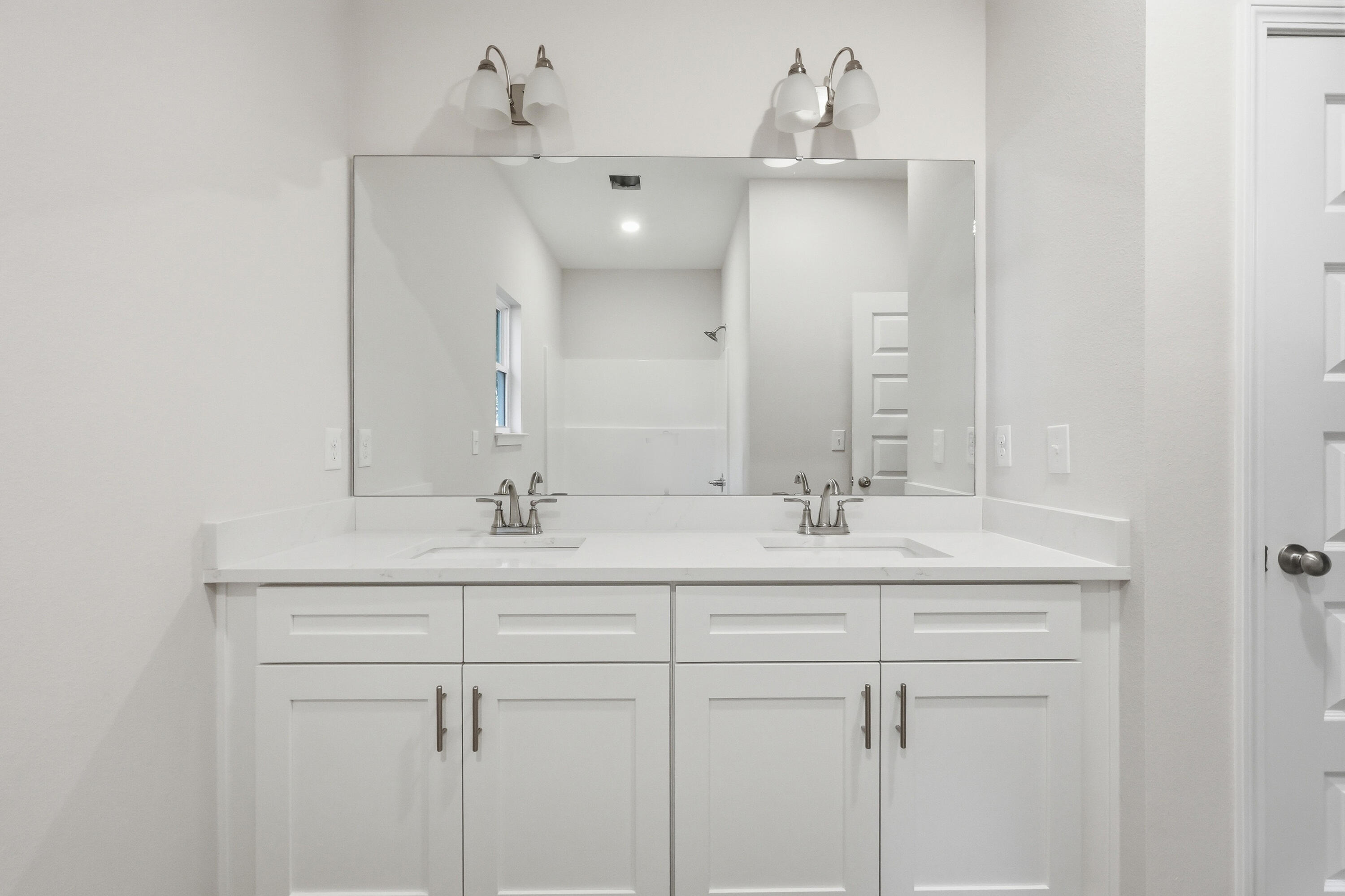 WHISPERING LAKE - Residential