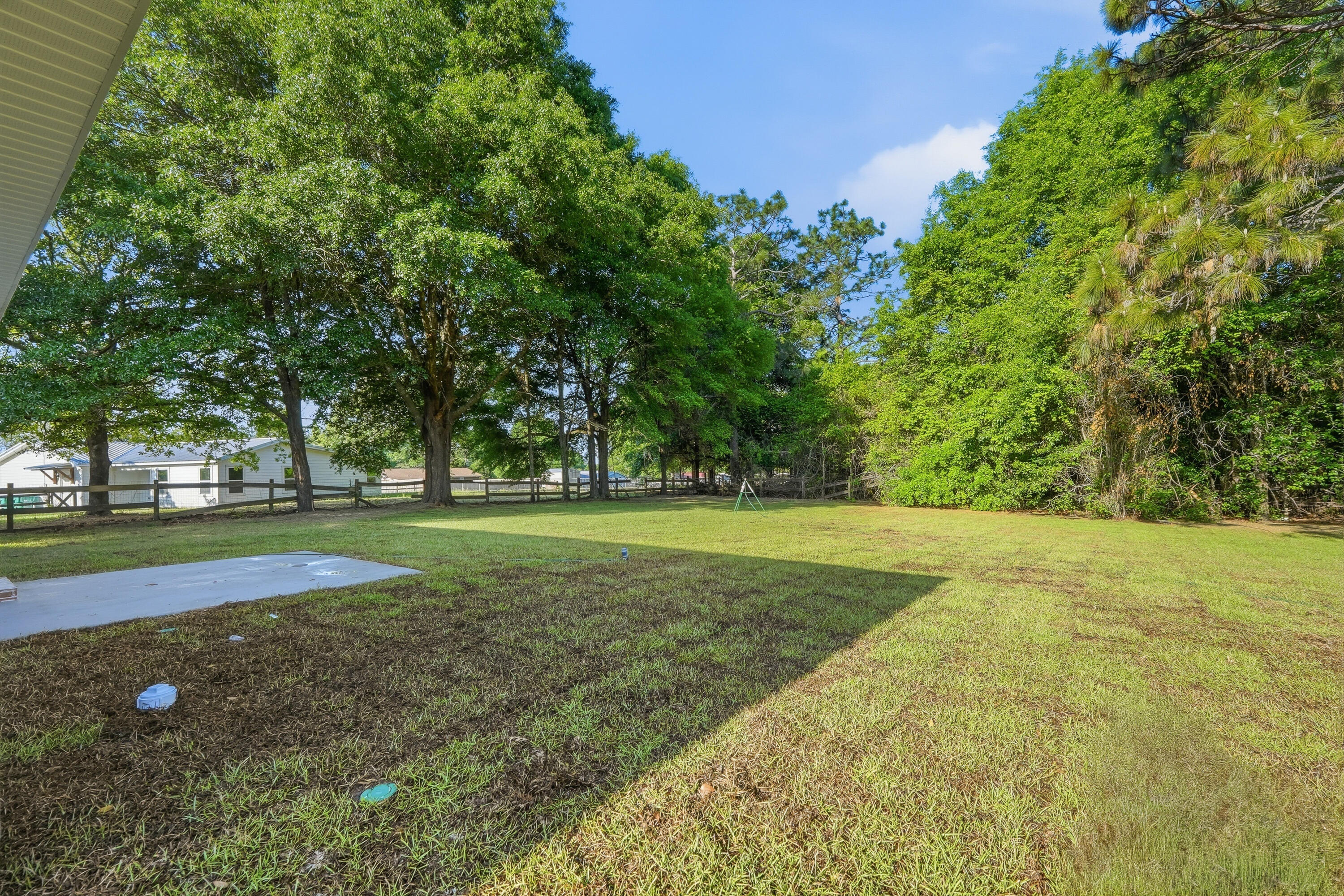WHISPERING LAKE - Residential