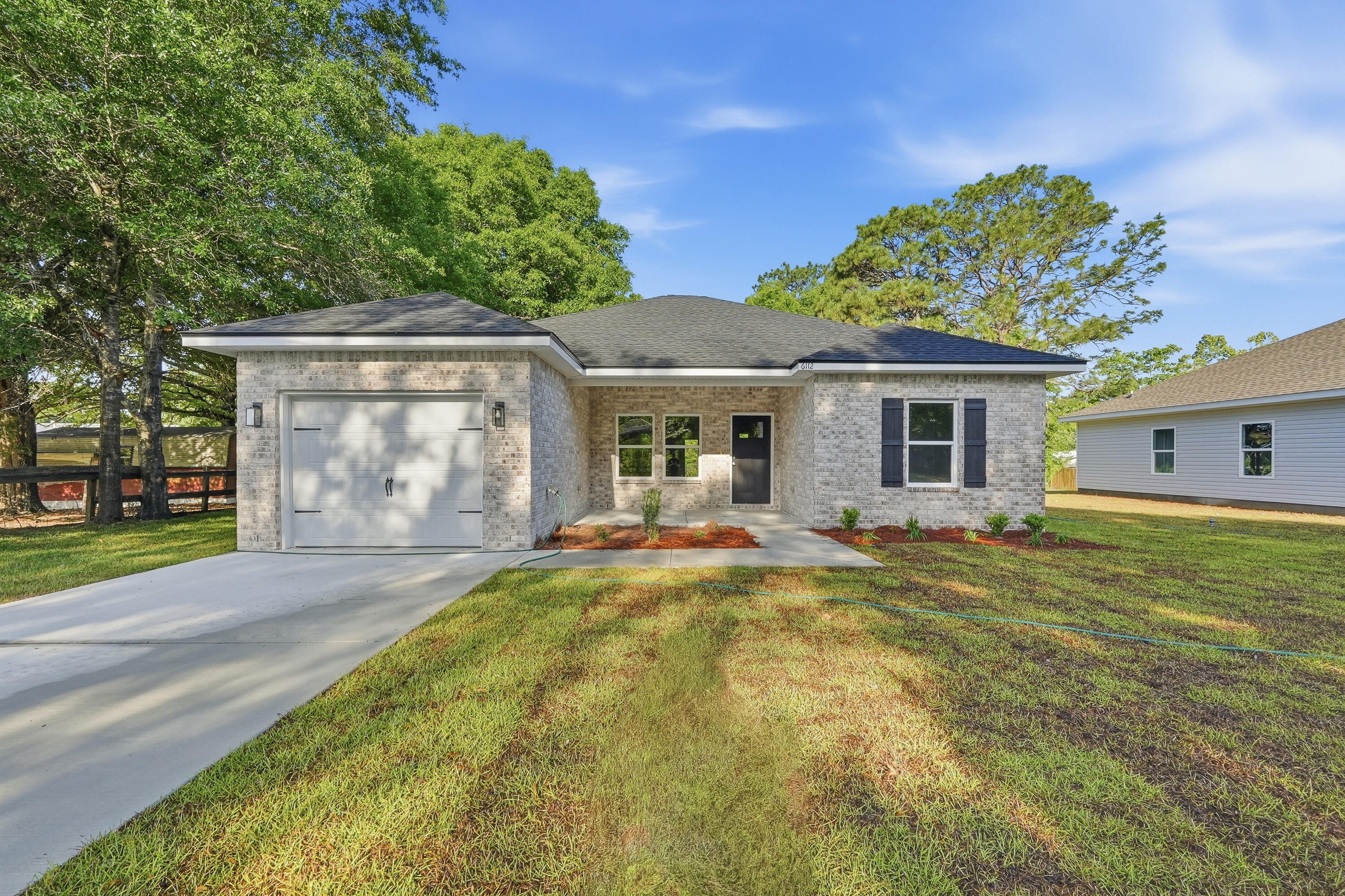 WHISPERING LAKE - Residential