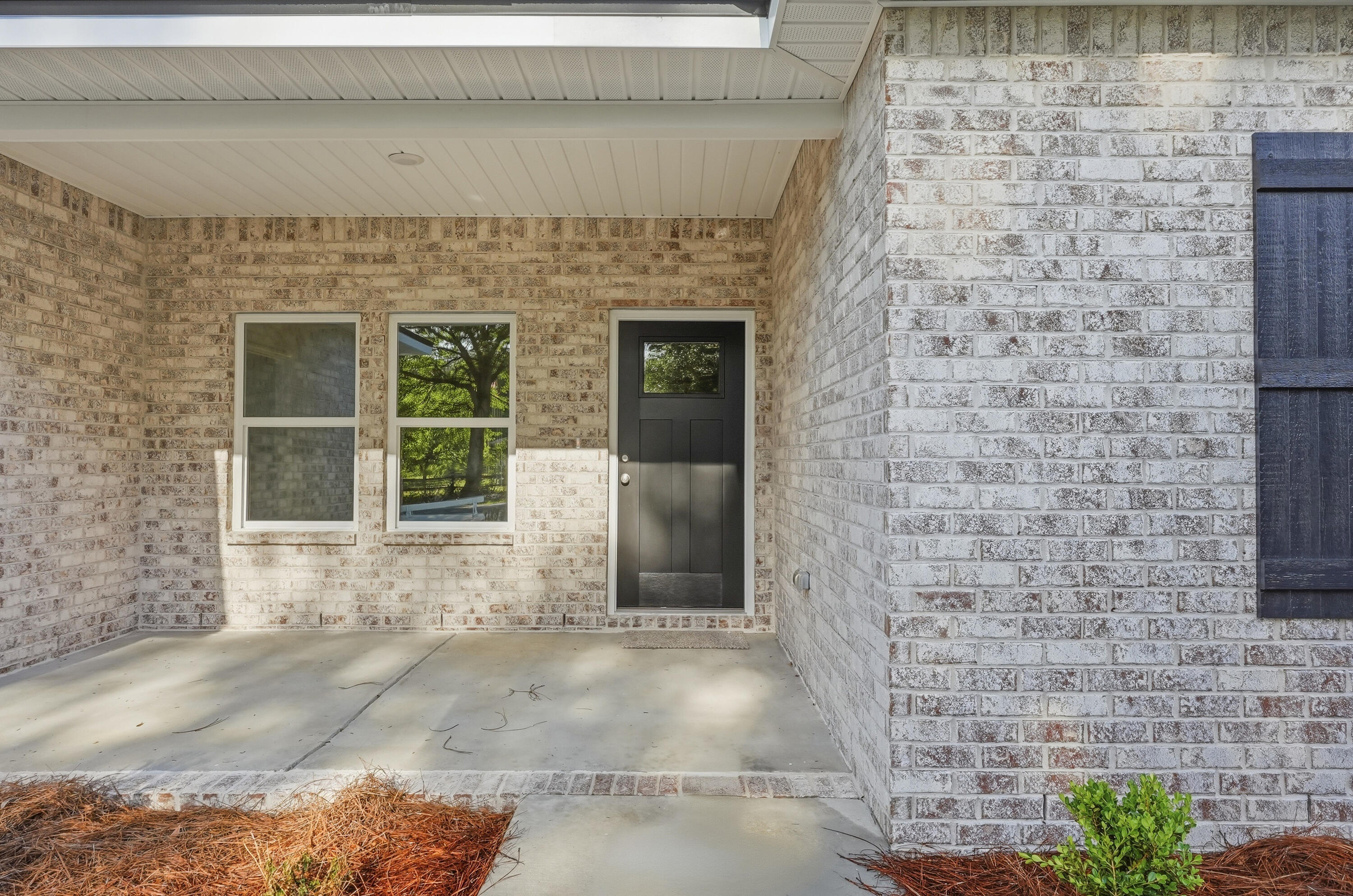 WHISPERING LAKE - Residential