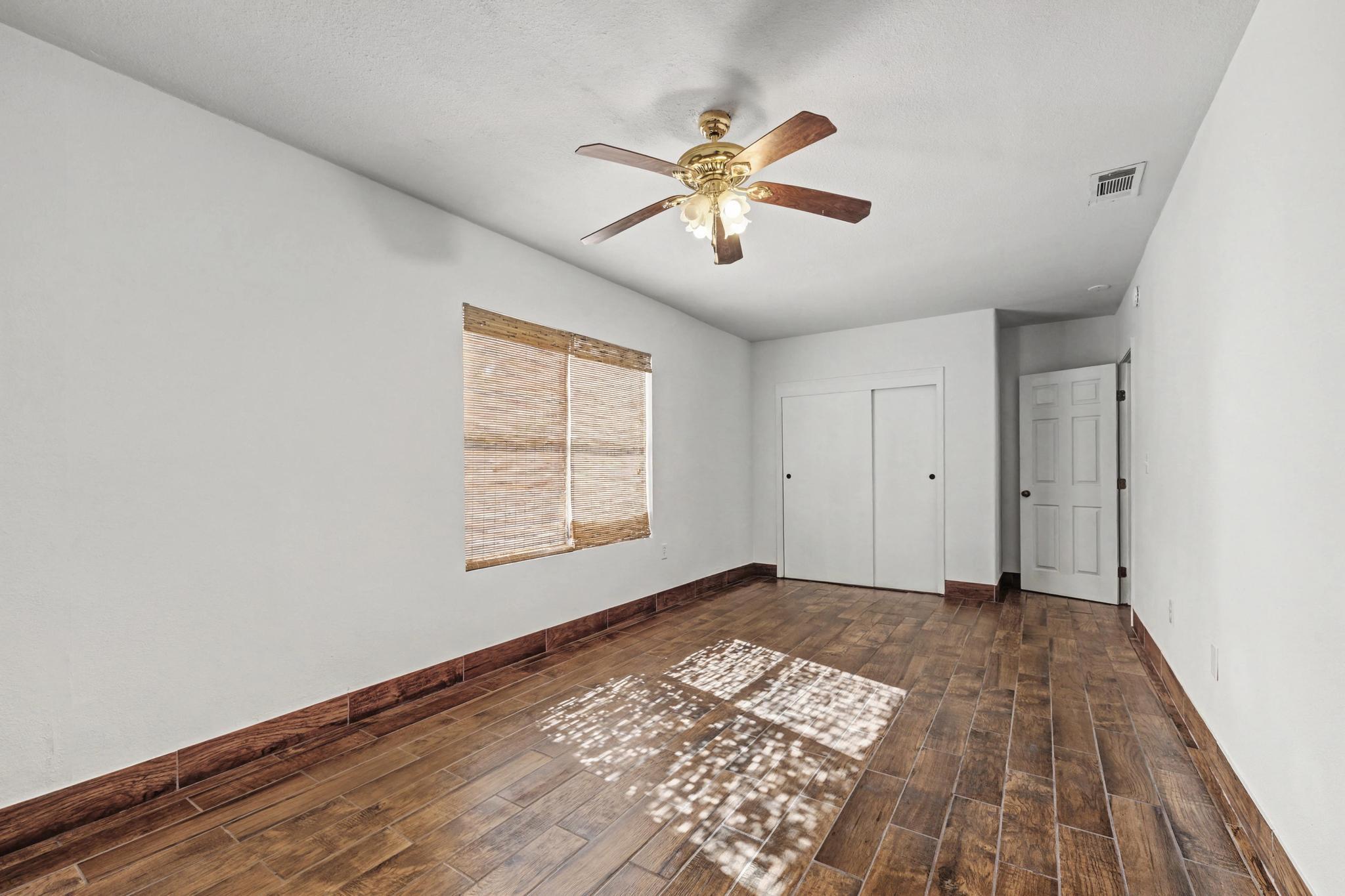 KENNEDY LAKES 1ST ADDN - Residential