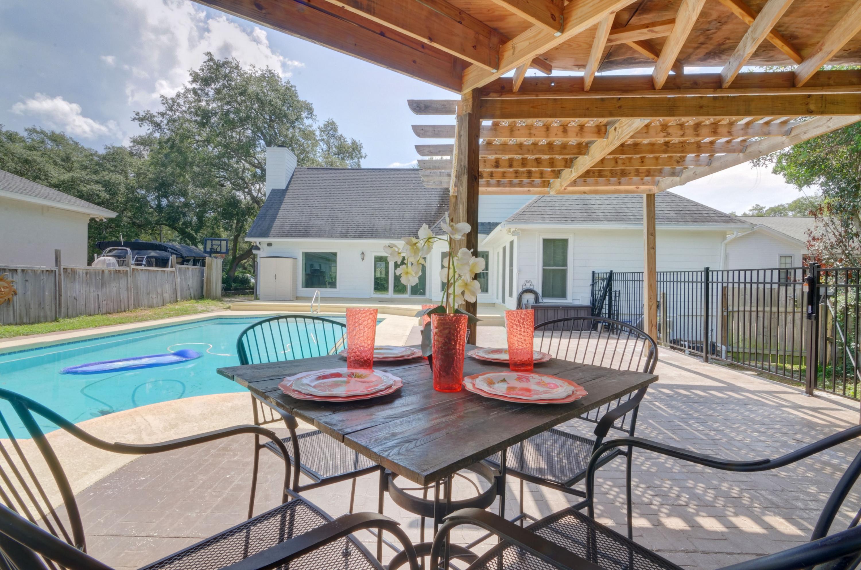 LAKE LORRAINE GARDENS - Residential