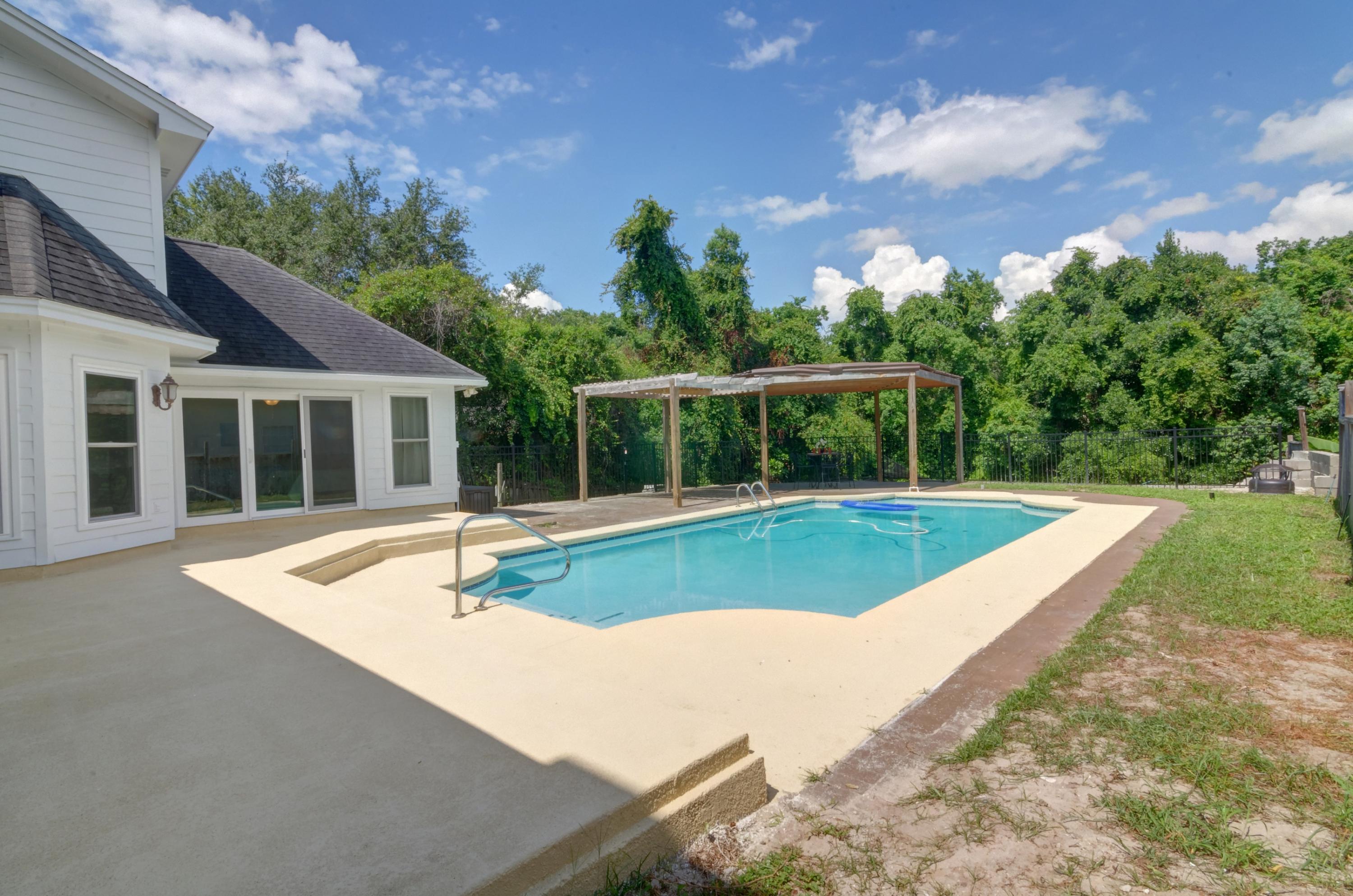 LAKE LORRAINE GARDENS - Residential