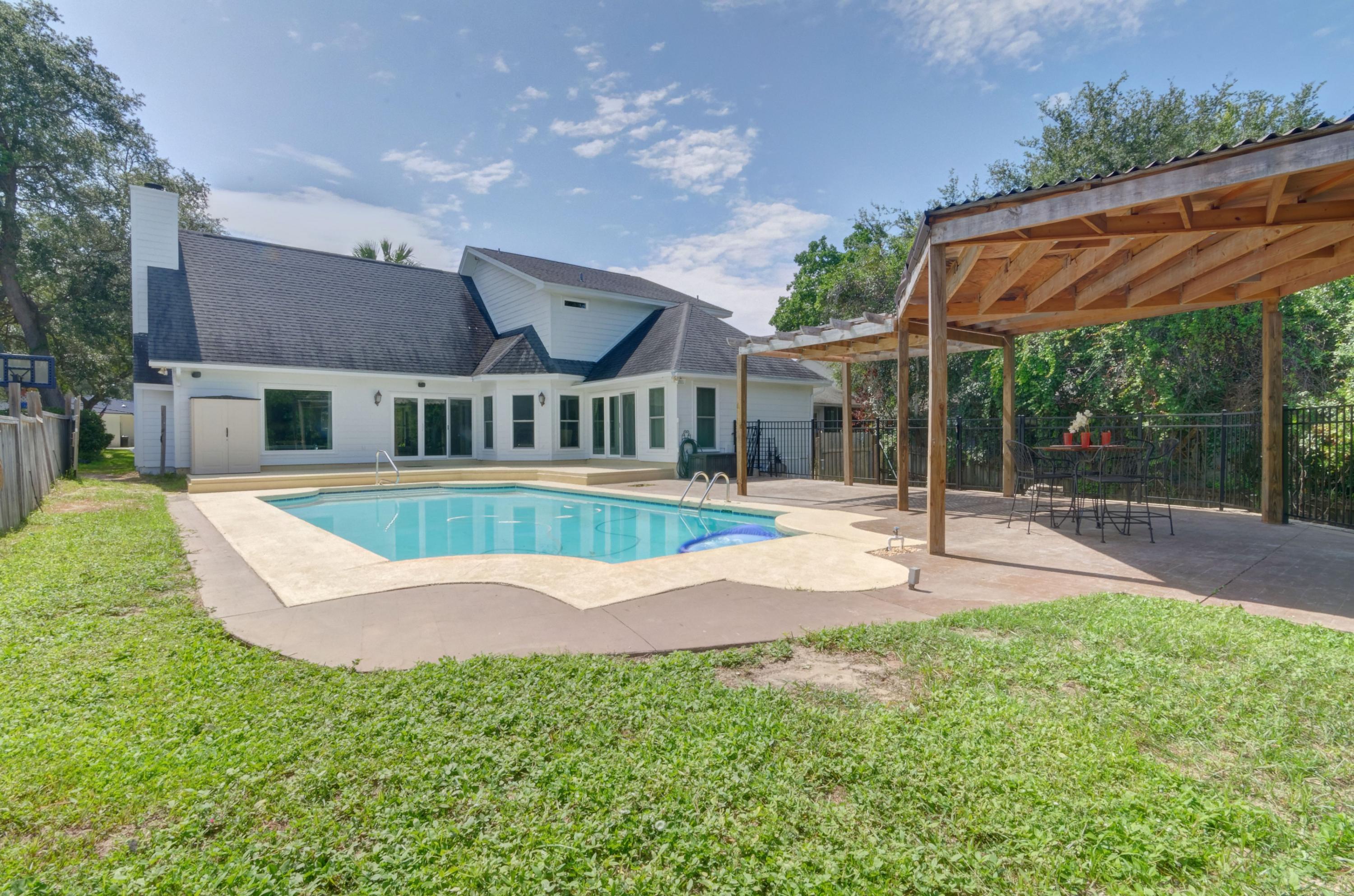 LAKE LORRAINE GARDENS - Residential