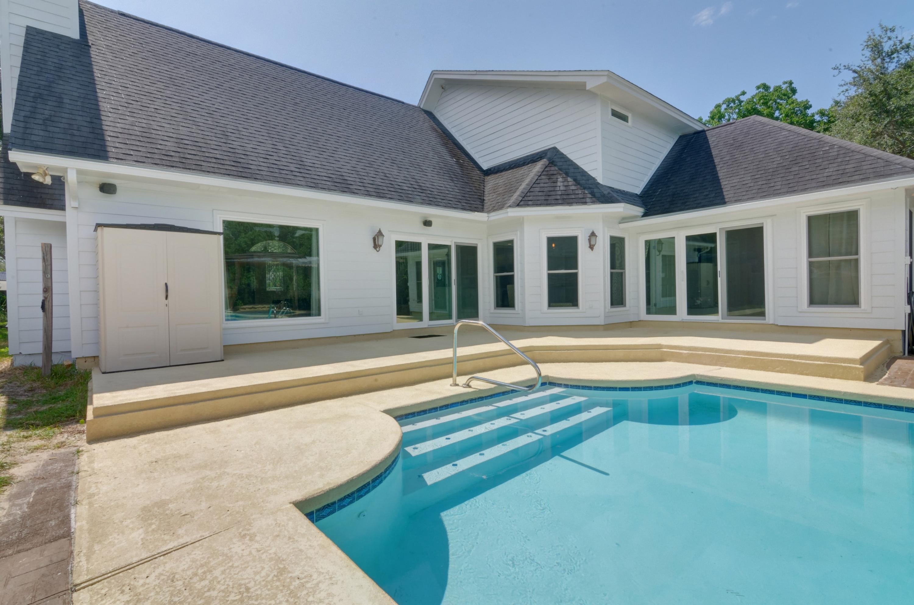 LAKE LORRAINE GARDENS - Residential