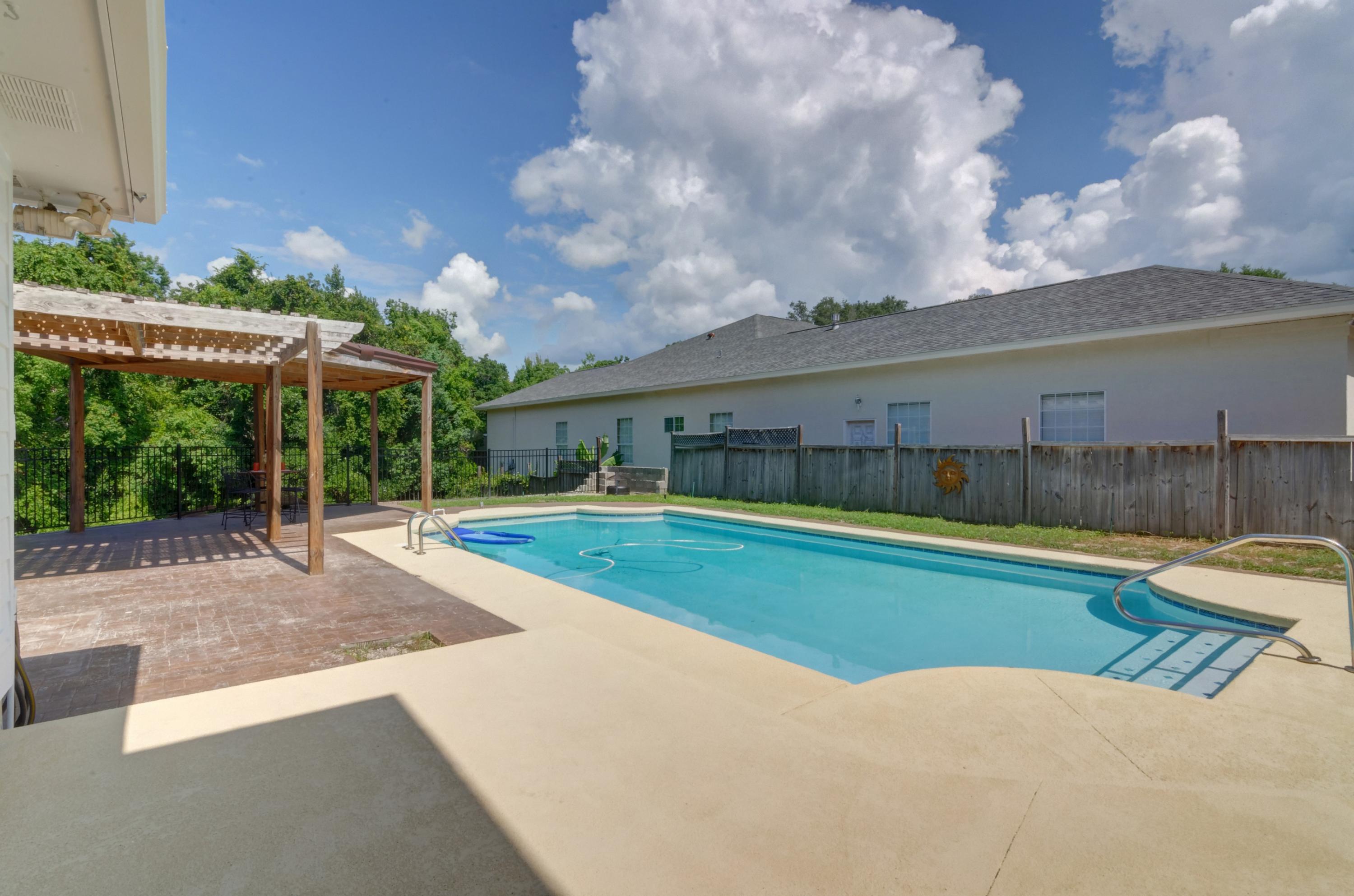 LAKE LORRAINE GARDENS - Residential