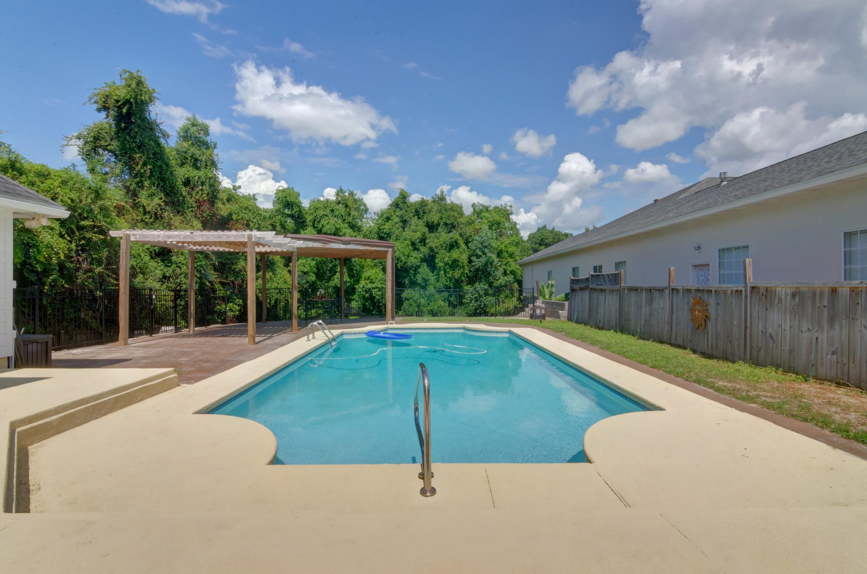 LAKE LORRAINE GARDENS - Residential