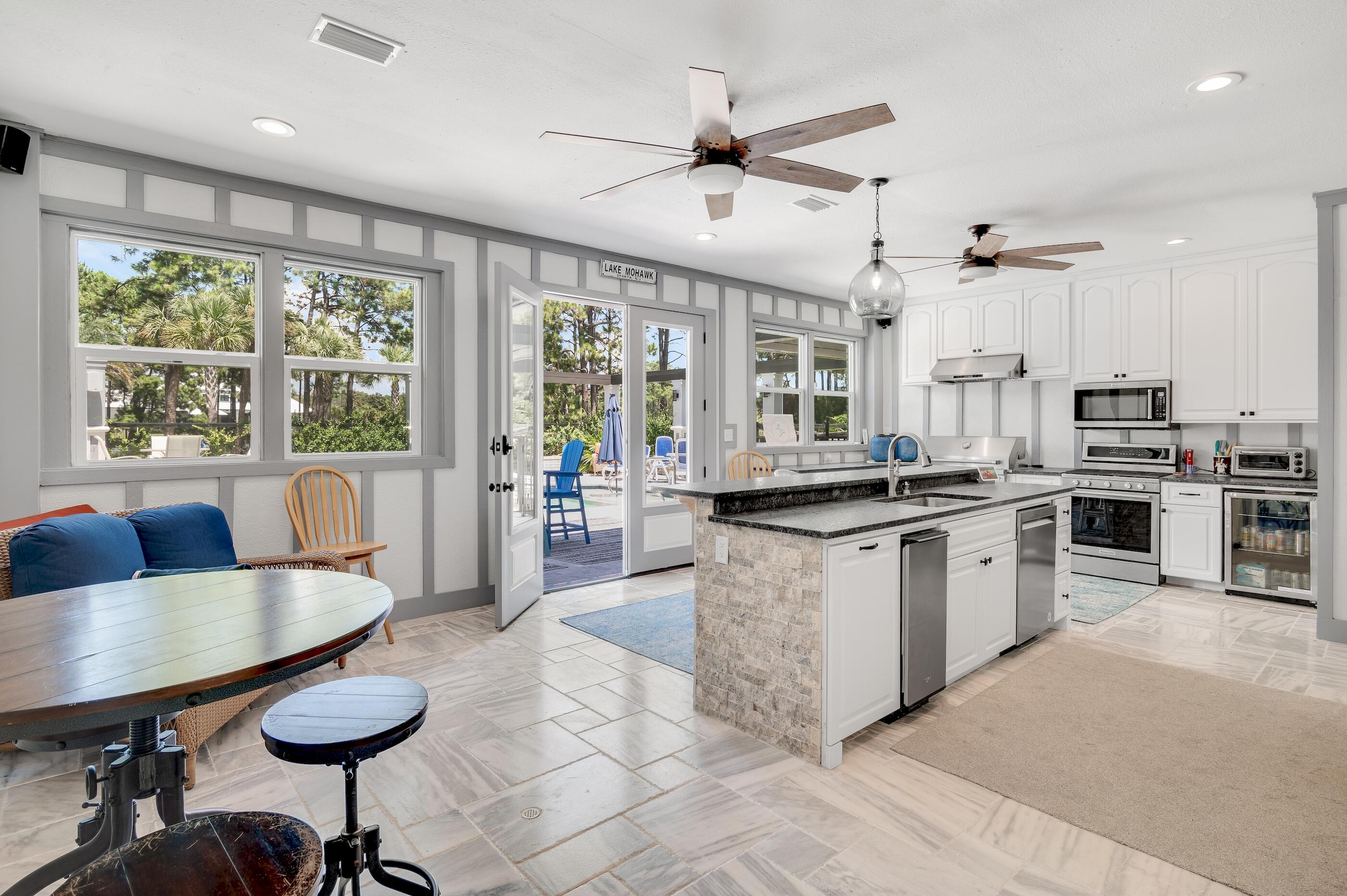 COUNTRY CLUB HILLS - Residential Lease