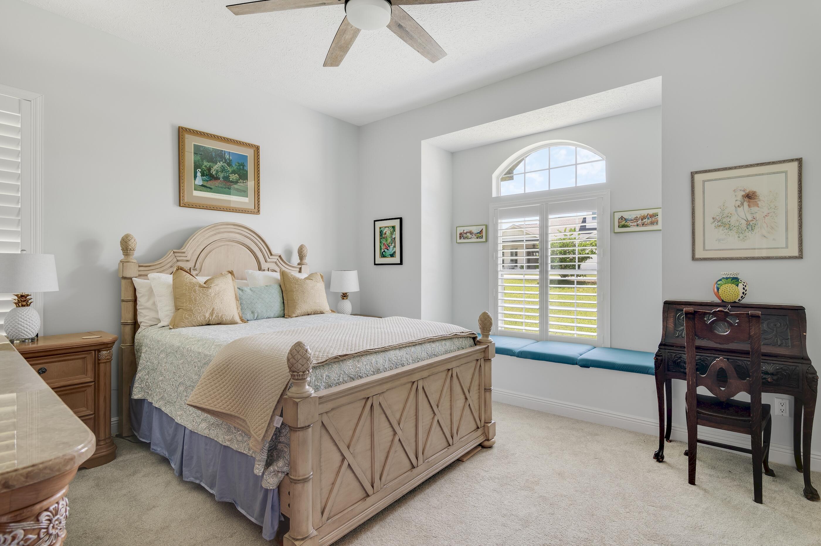 COUNTRY CLUB HILLS - Residential Lease