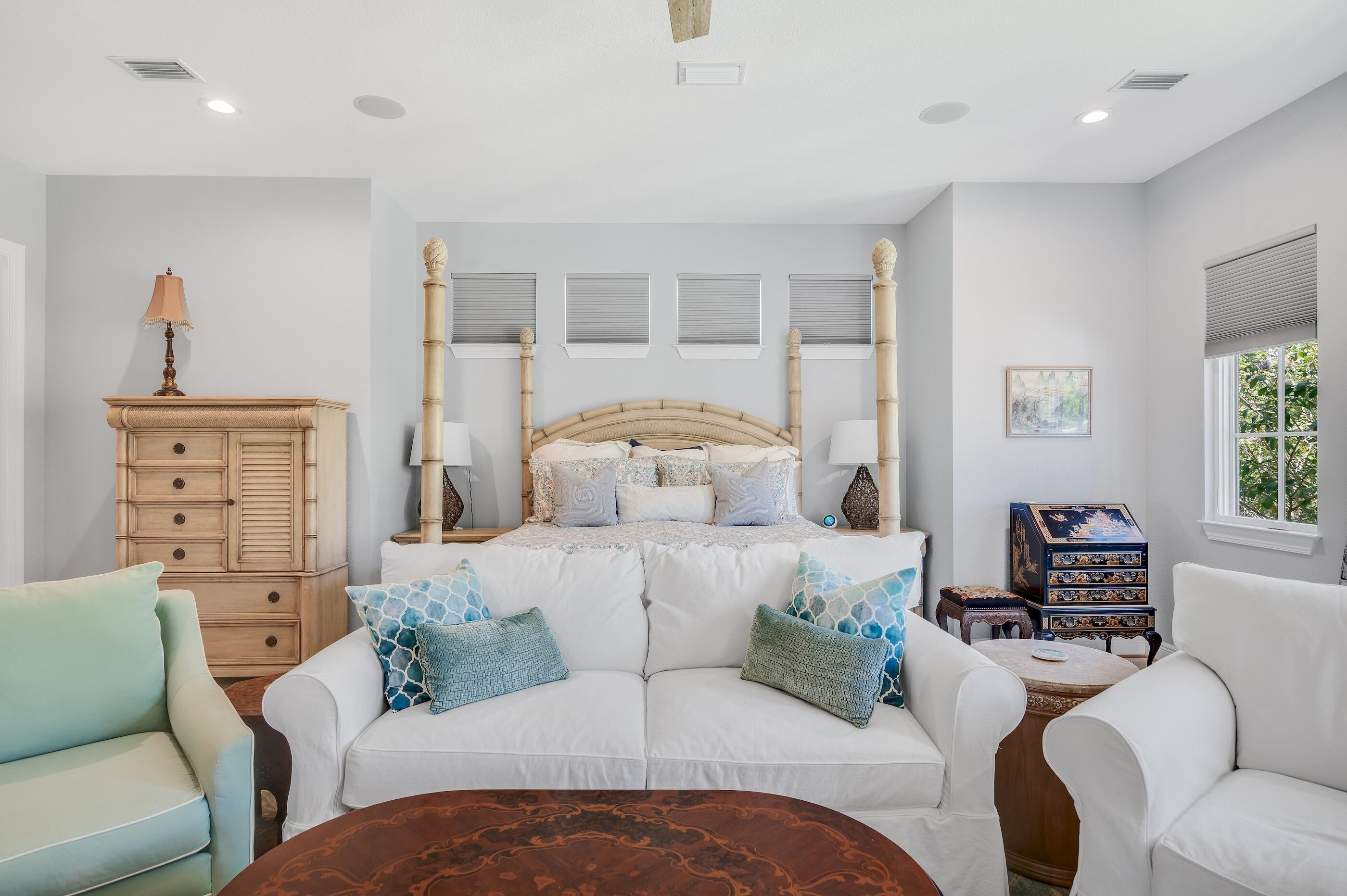 COUNTRY CLUB HILLS - Residential Lease