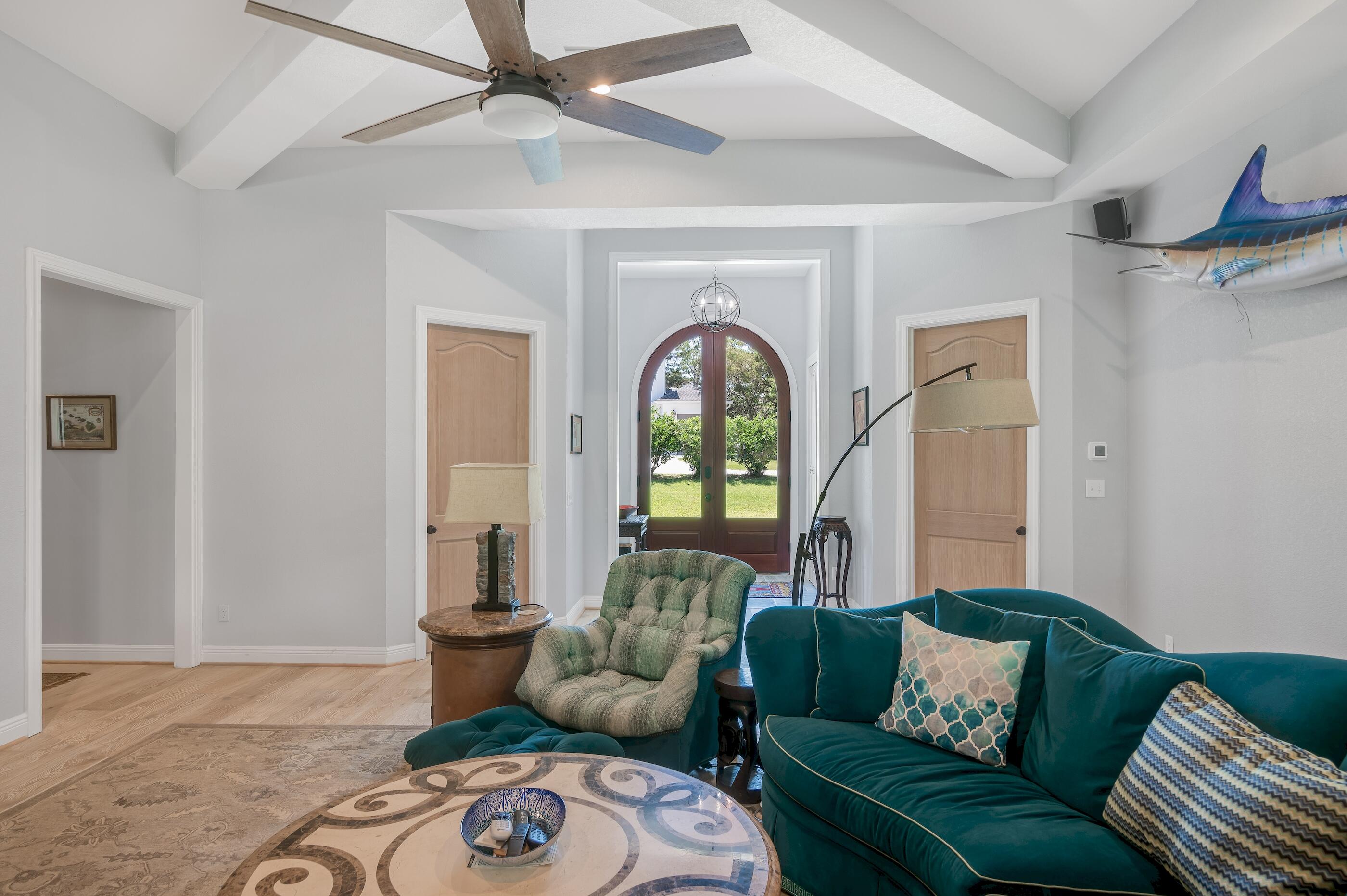 COUNTRY CLUB HILLS - Residential Lease